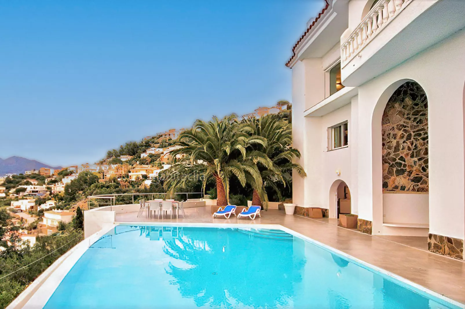 VILLA LOU-Zwembad