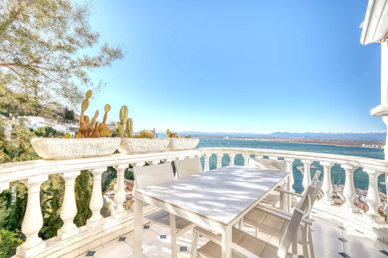 VILLA LOU-Terrasbalkon