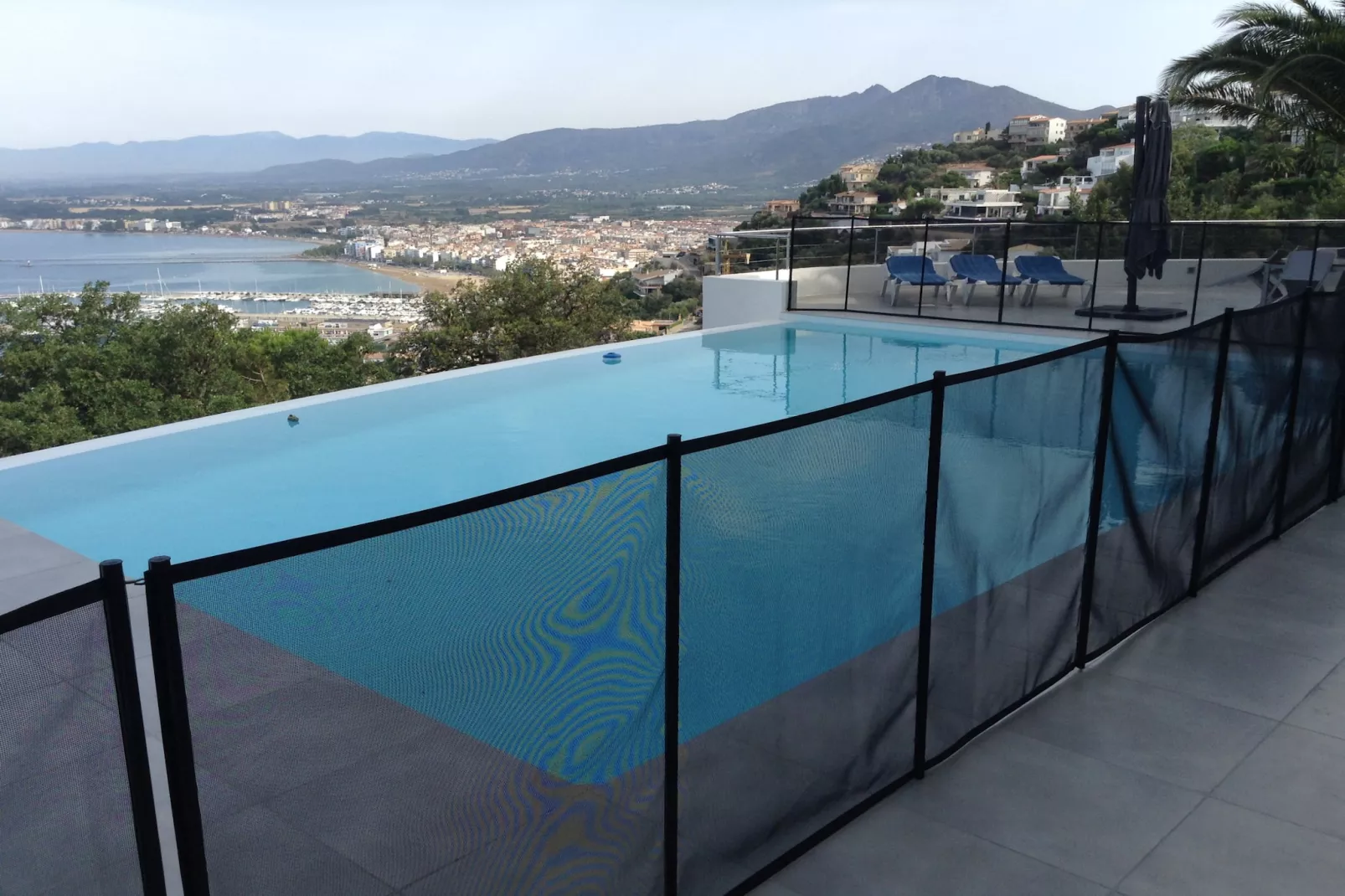 VILLA LOU-Terras