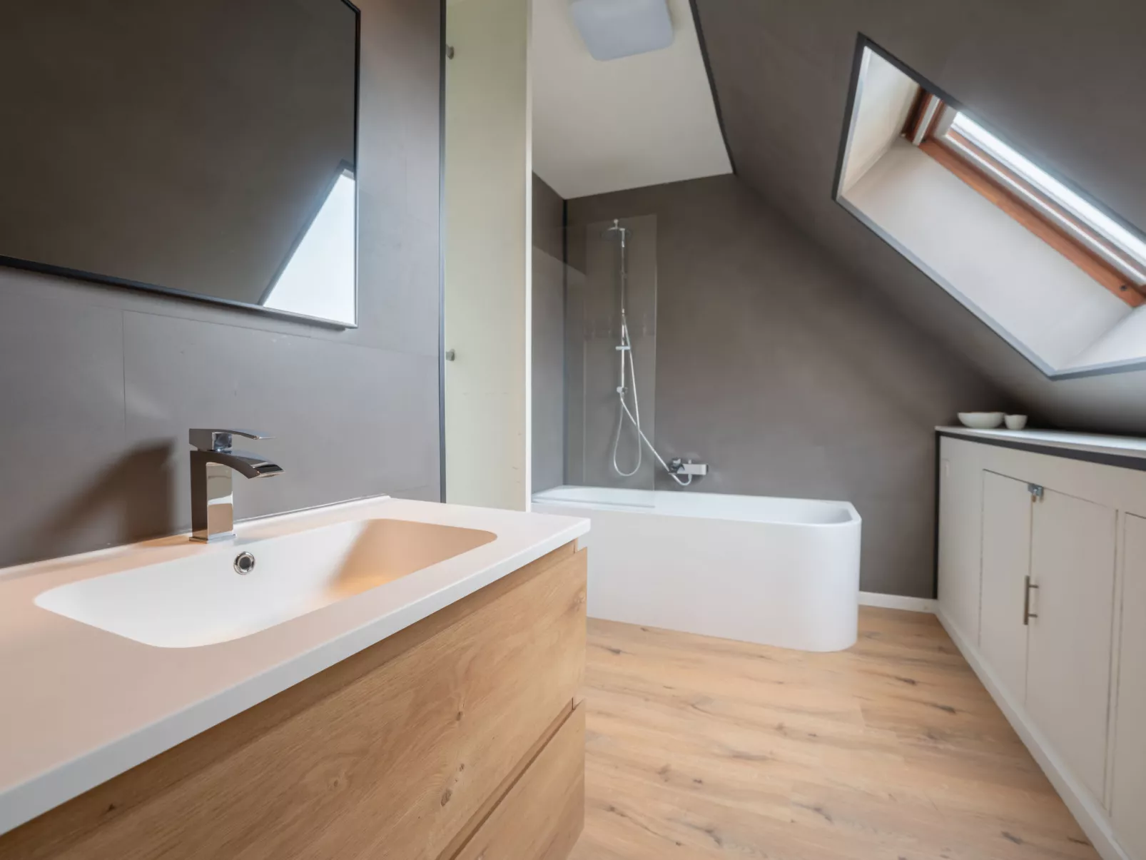 SeaRise with lateral sea view & parking-Binnen