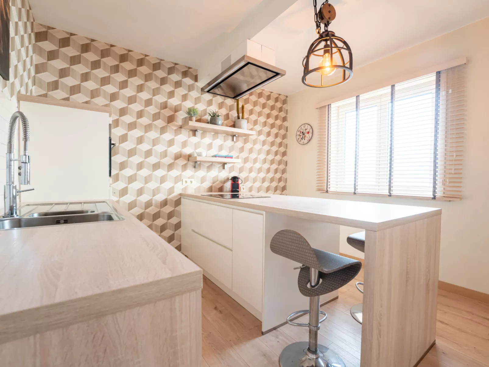 SeaRise with lateral sea view & parking-Binnen