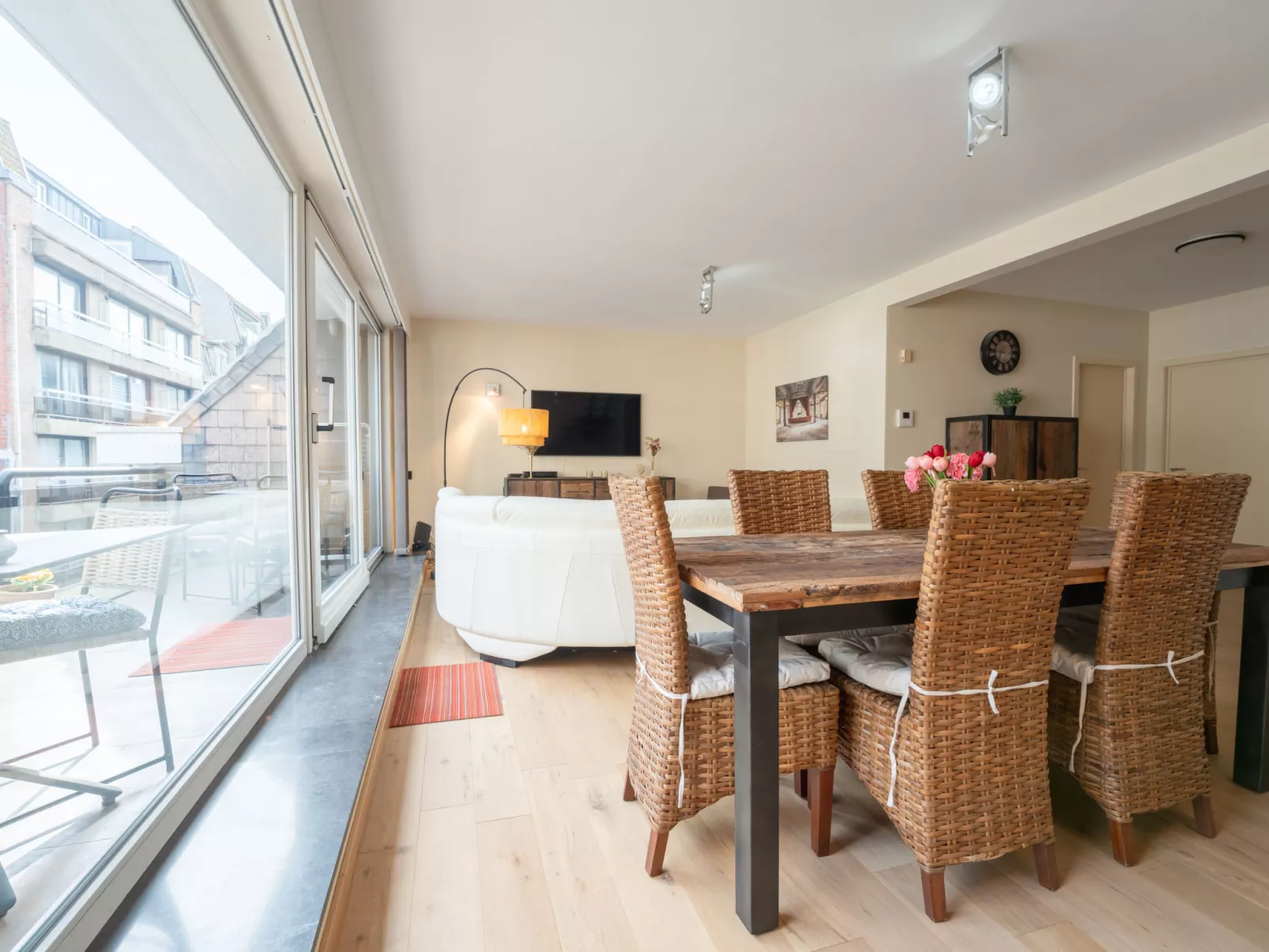 SeaRise with lateral sea view & parking-Binnen