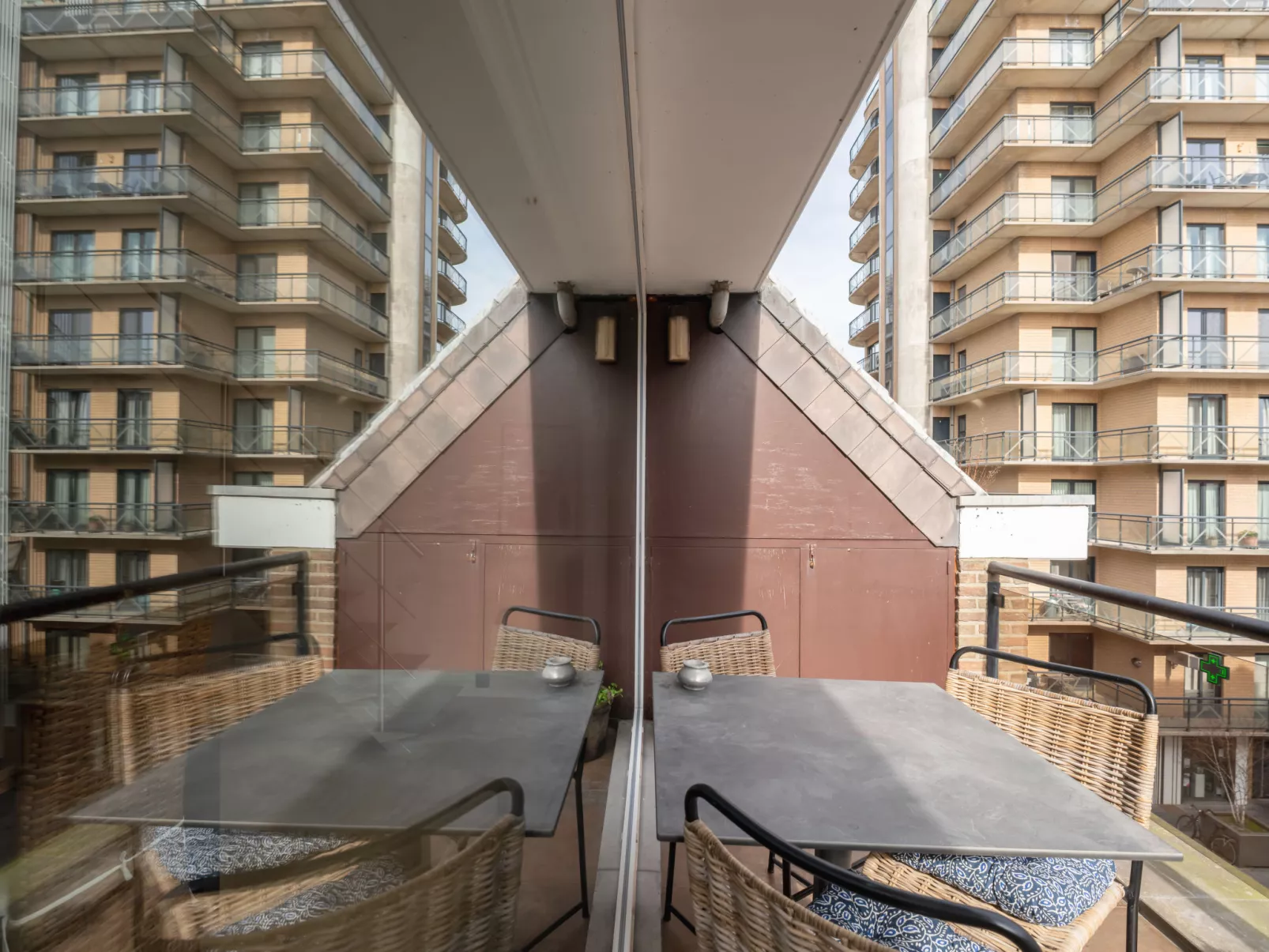 SeaRise with lateral sea view & parking-Buiten
