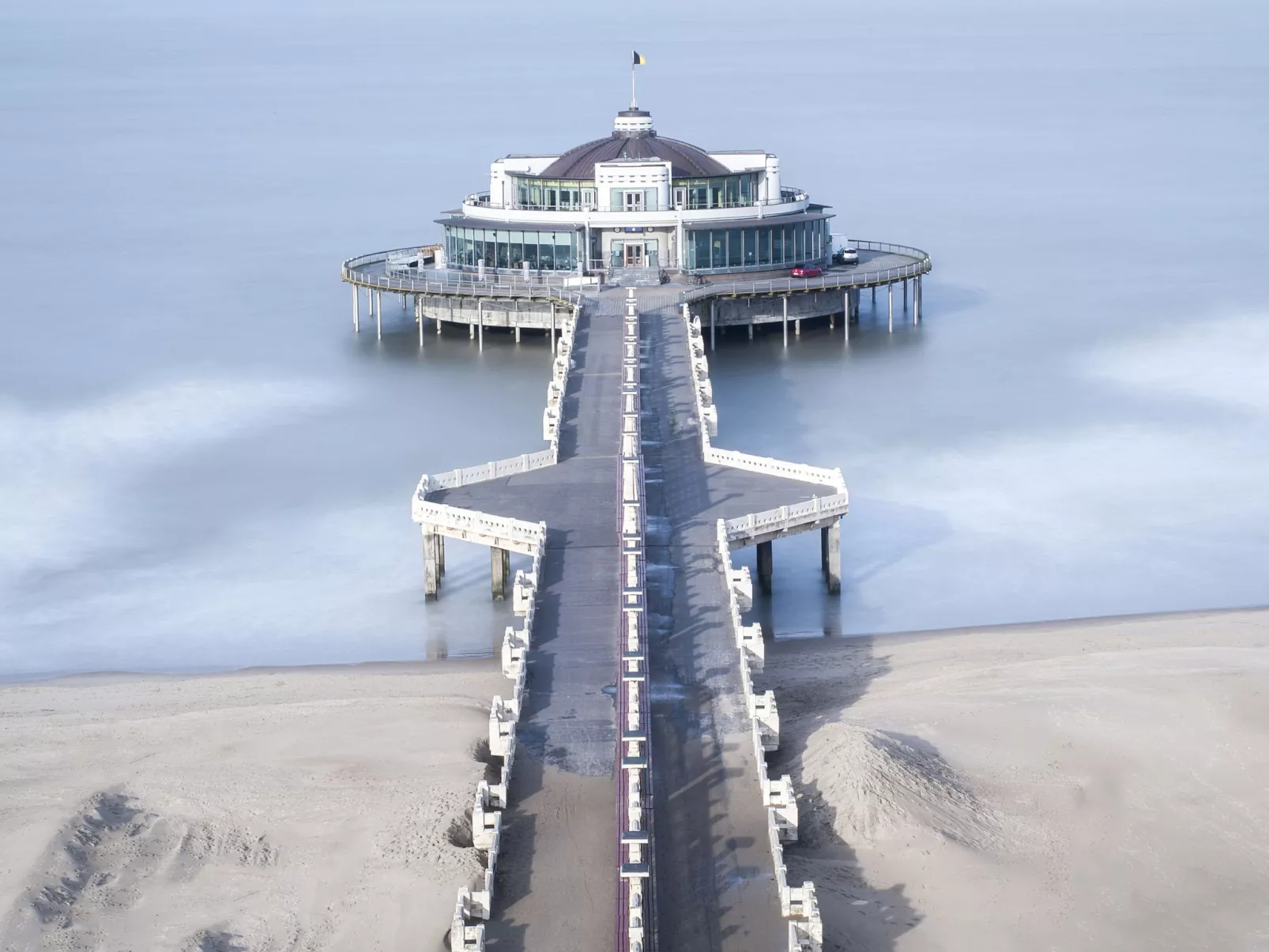 SeaRise with lateral sea view & parking-Buiten