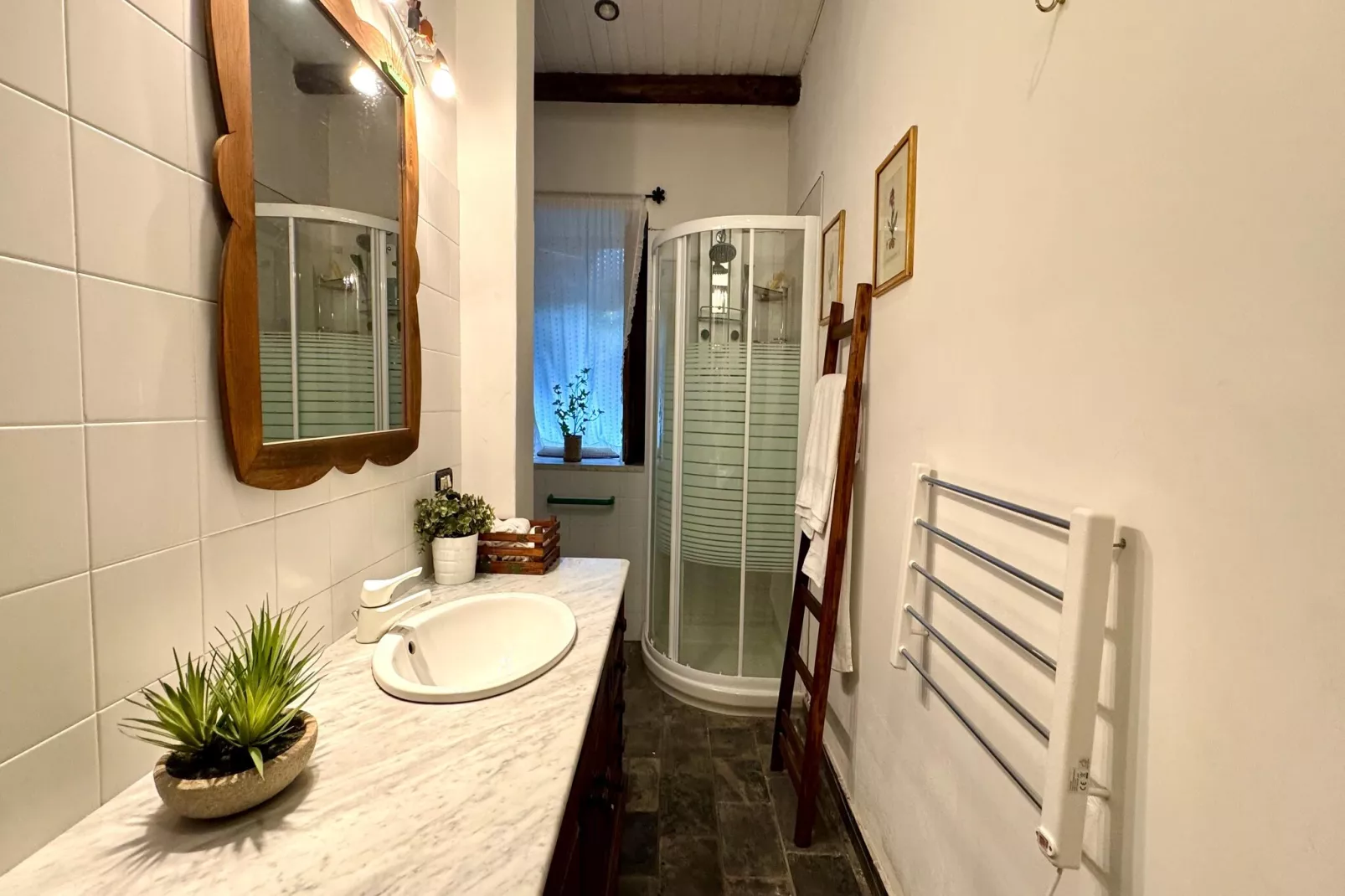 Villa Castelbuono-Badkamer