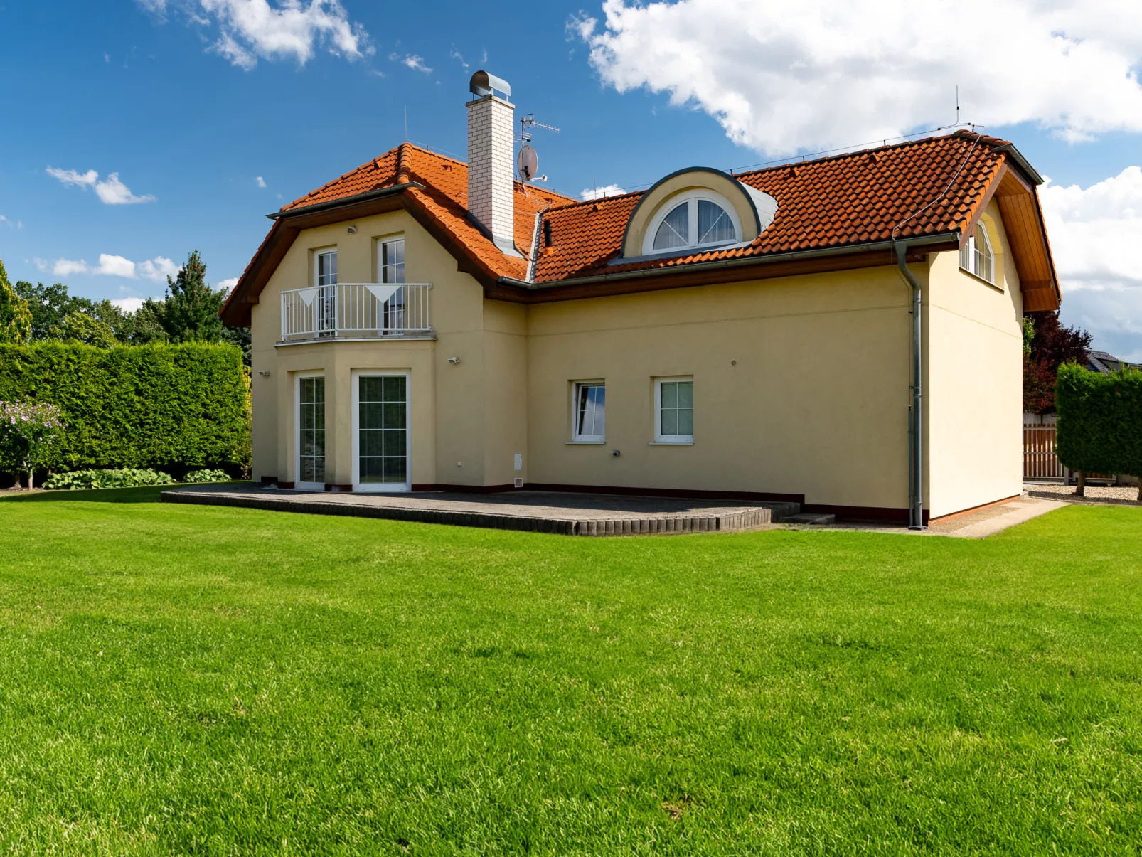 Garden & Terrace Villa-Buiten