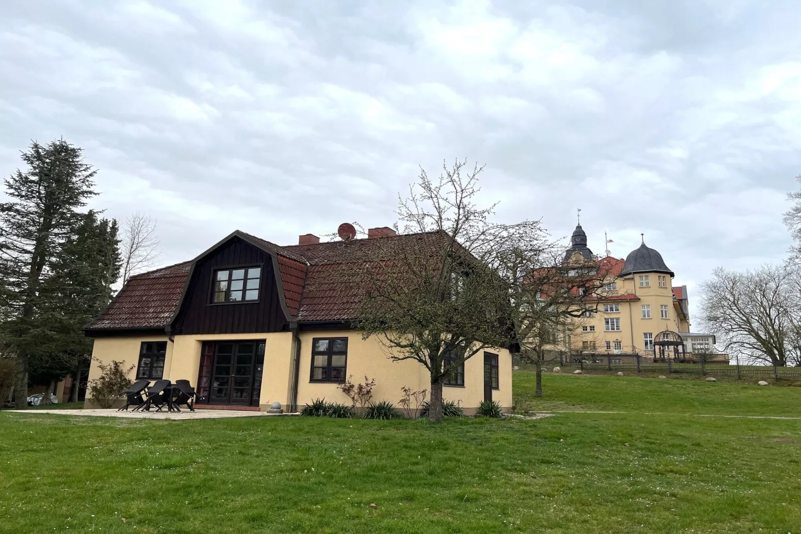 Haus Monika 200 qm 5-6 Personen-Buitenkant zomer