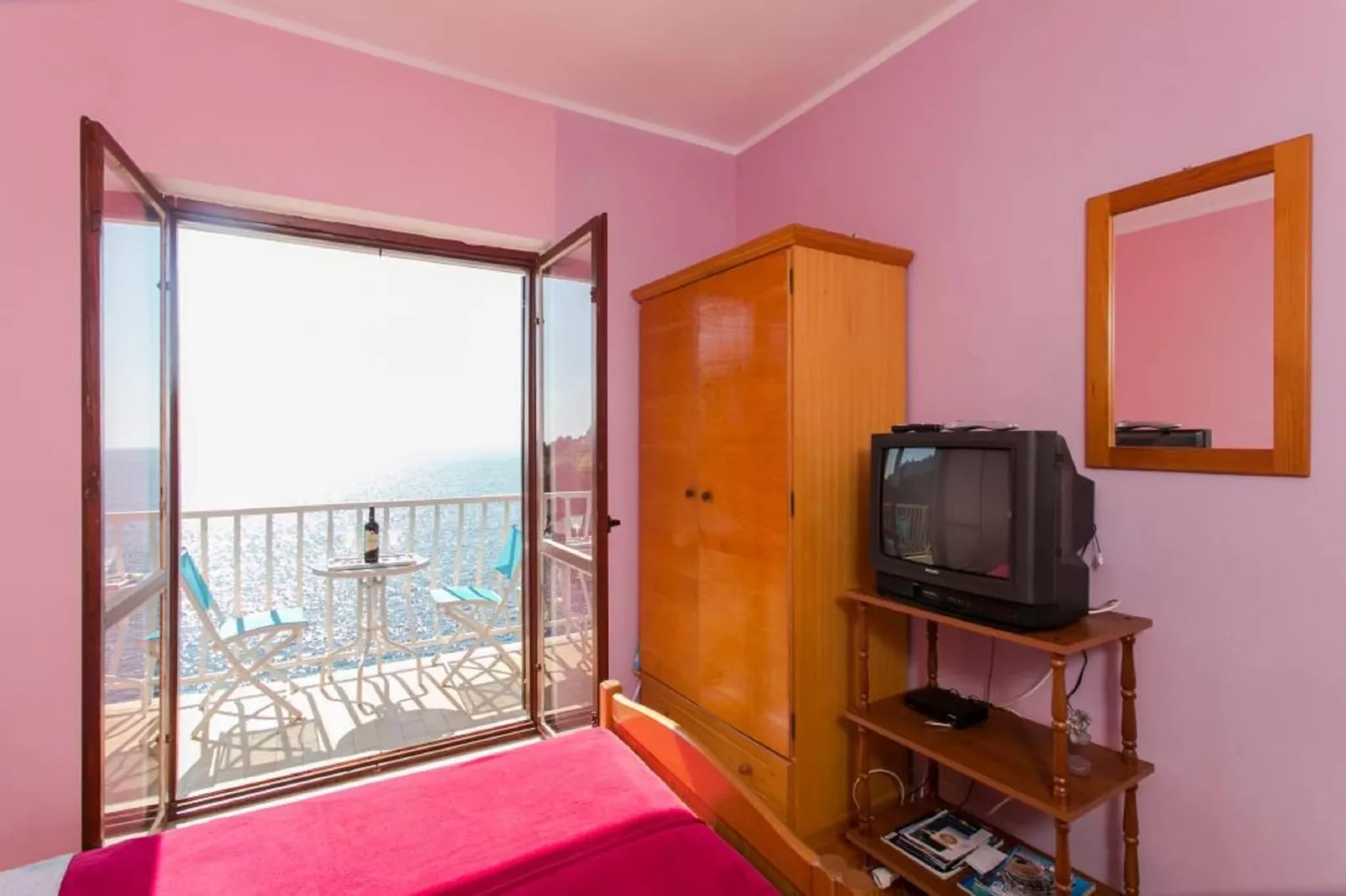 Apartments Neve - One-Bedroom Apartment with Balcony and Sea View-Slaapkamer