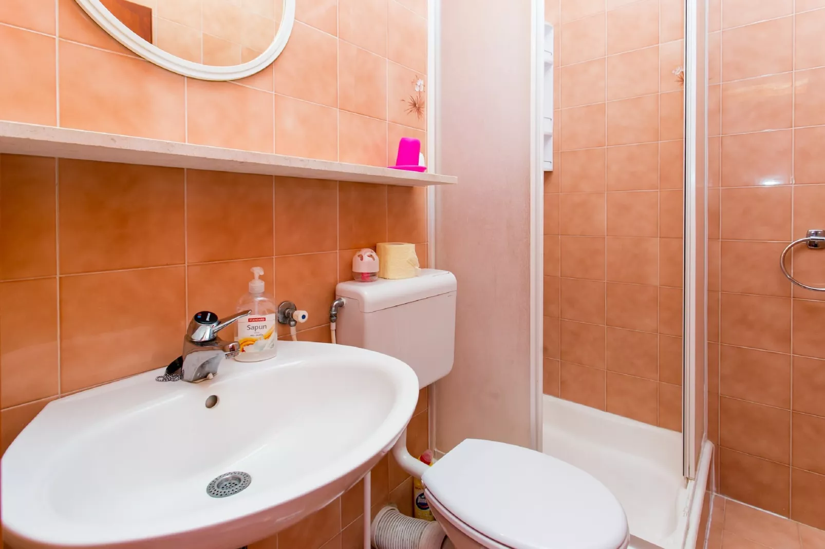 Apartments Neve - Two-Bedroom Apartment with Balcony and Sea View-Badkamer