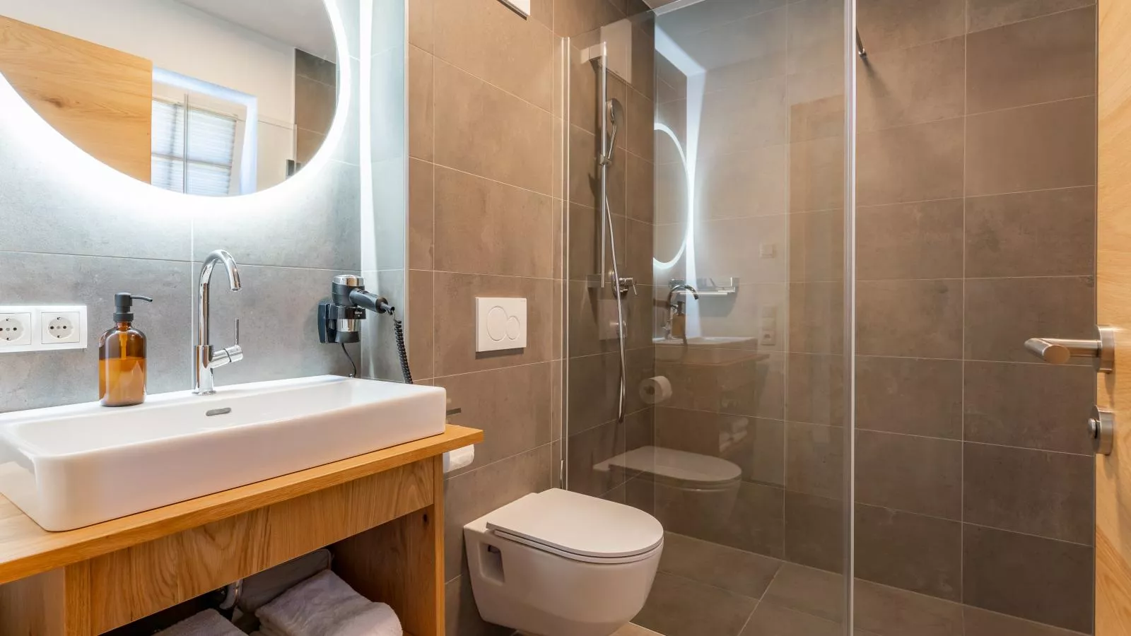 Tauernlodge Eben E1-Badkamer