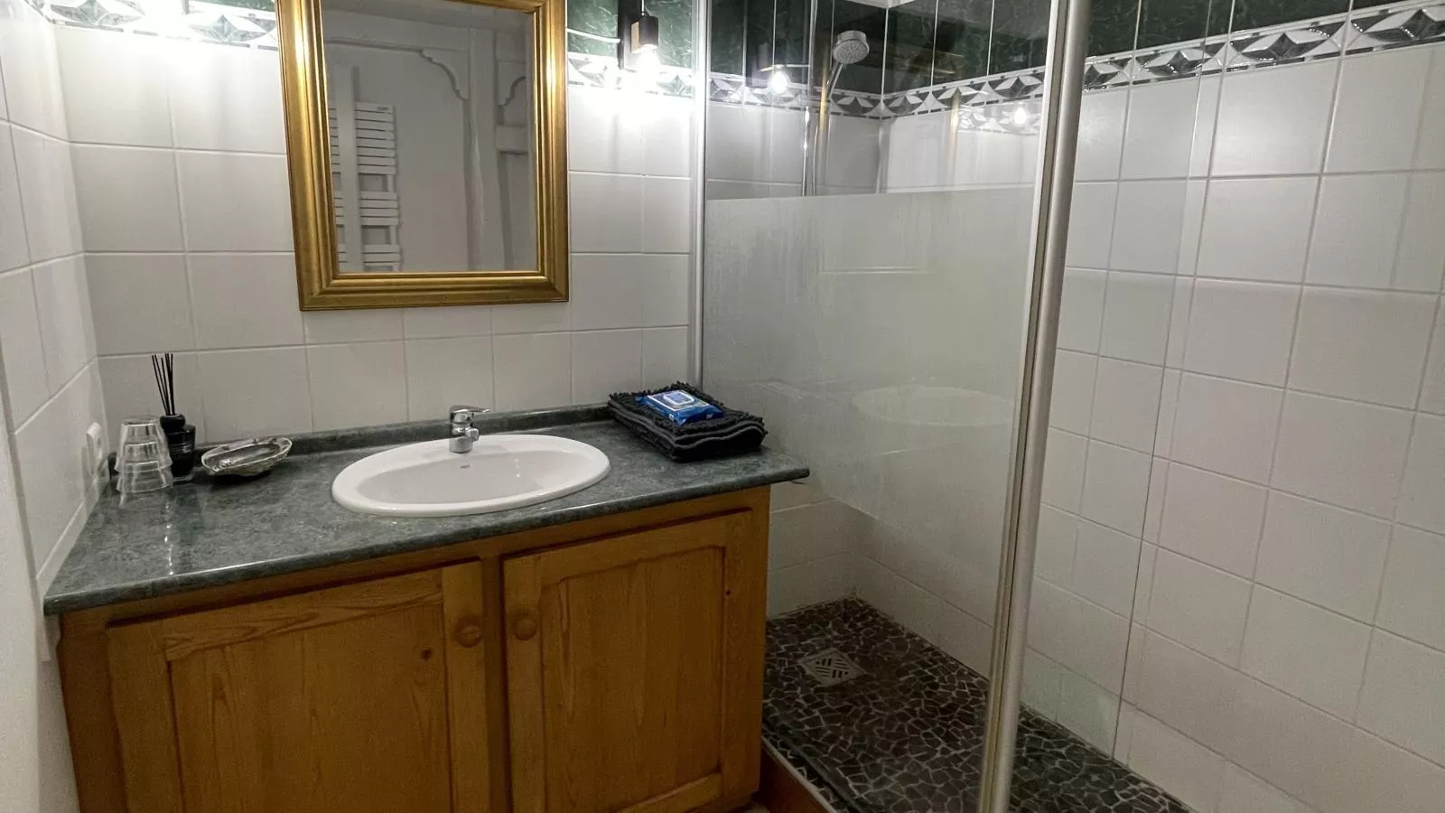 Grande gite Saint Martin le Redon-Badkamer