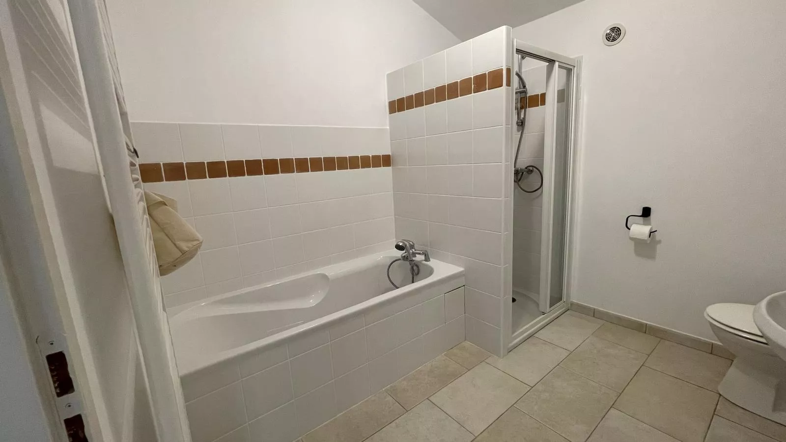 Petit gite Saint Martin le Redon-Badkamer