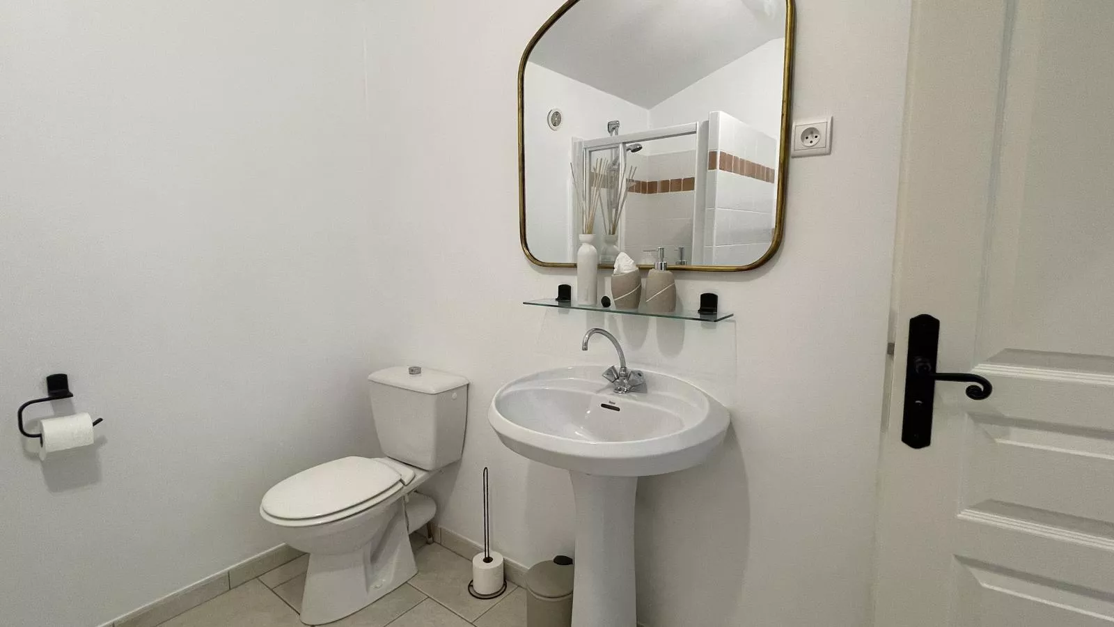 Petit gite Saint Martin le Redon-Badkamer