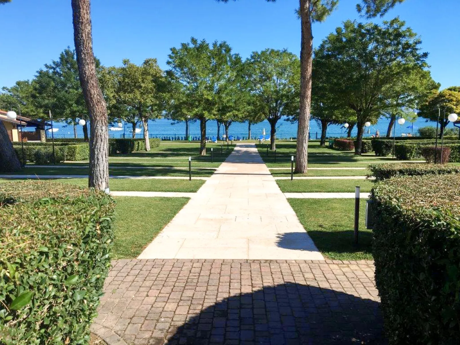 Front Lake Resort Le Corti del Lago