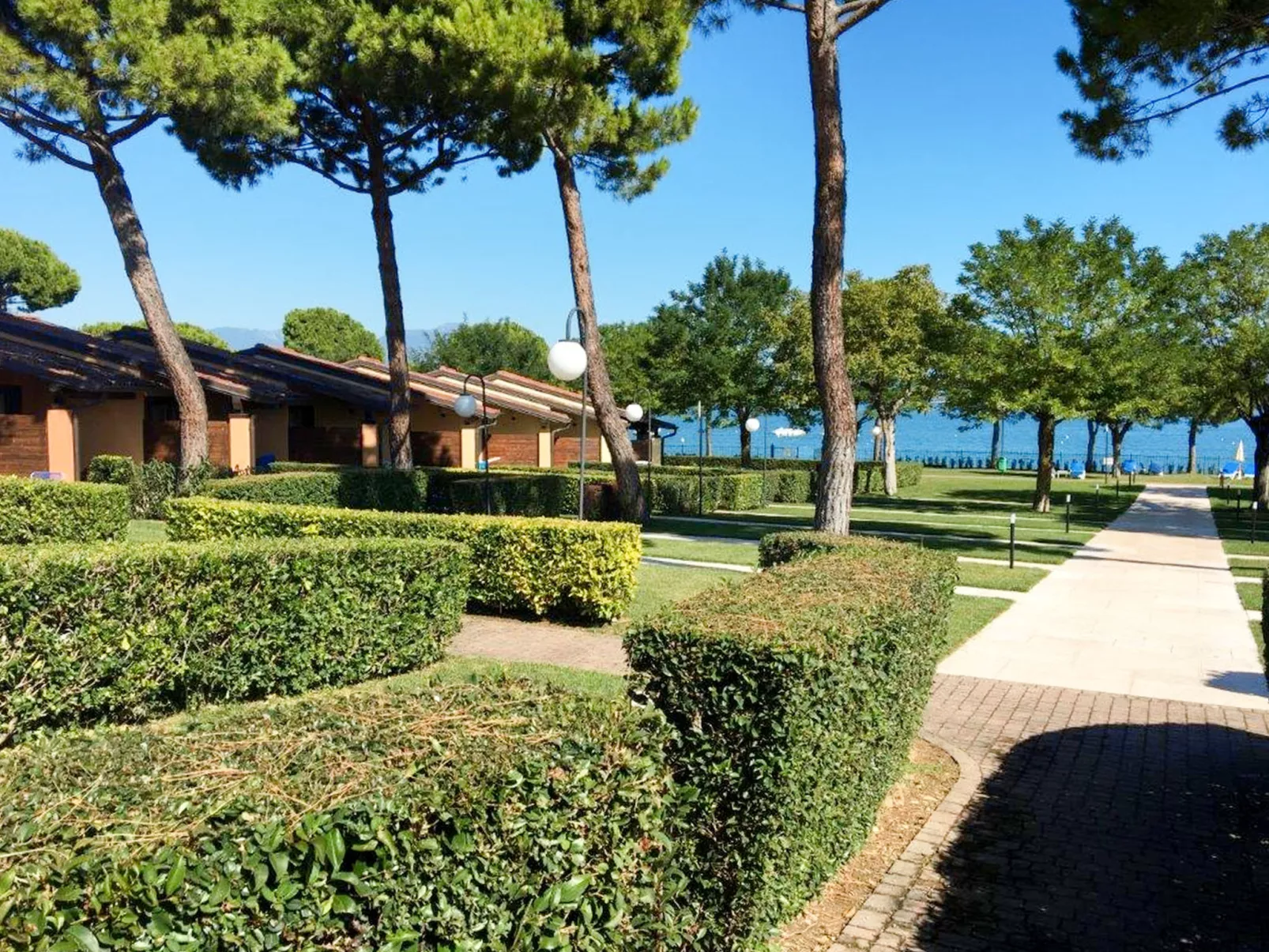 Front Lake Resort Le Corti del Lago-Buiten