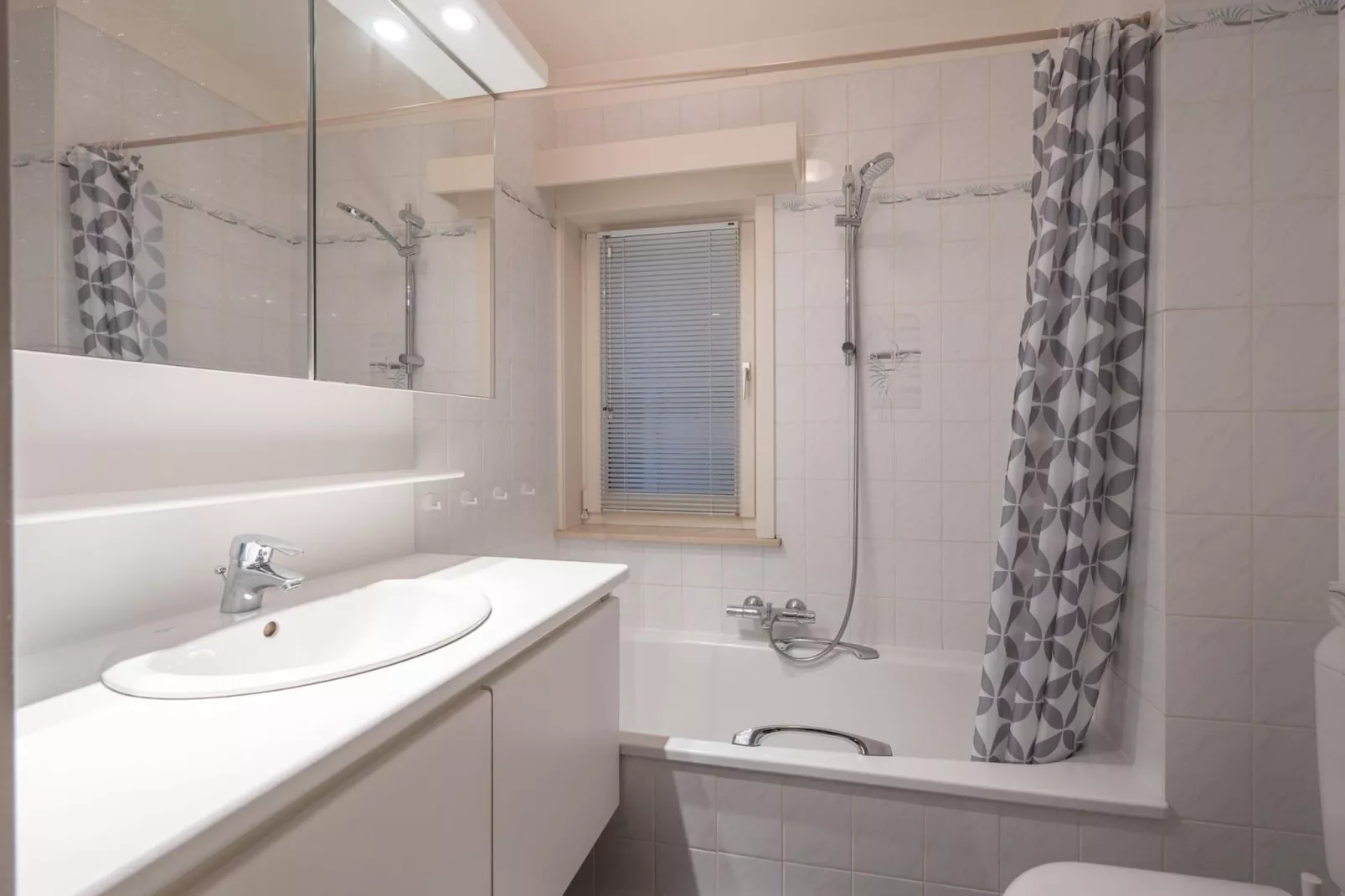Residence Bergamo-01-Badkamer