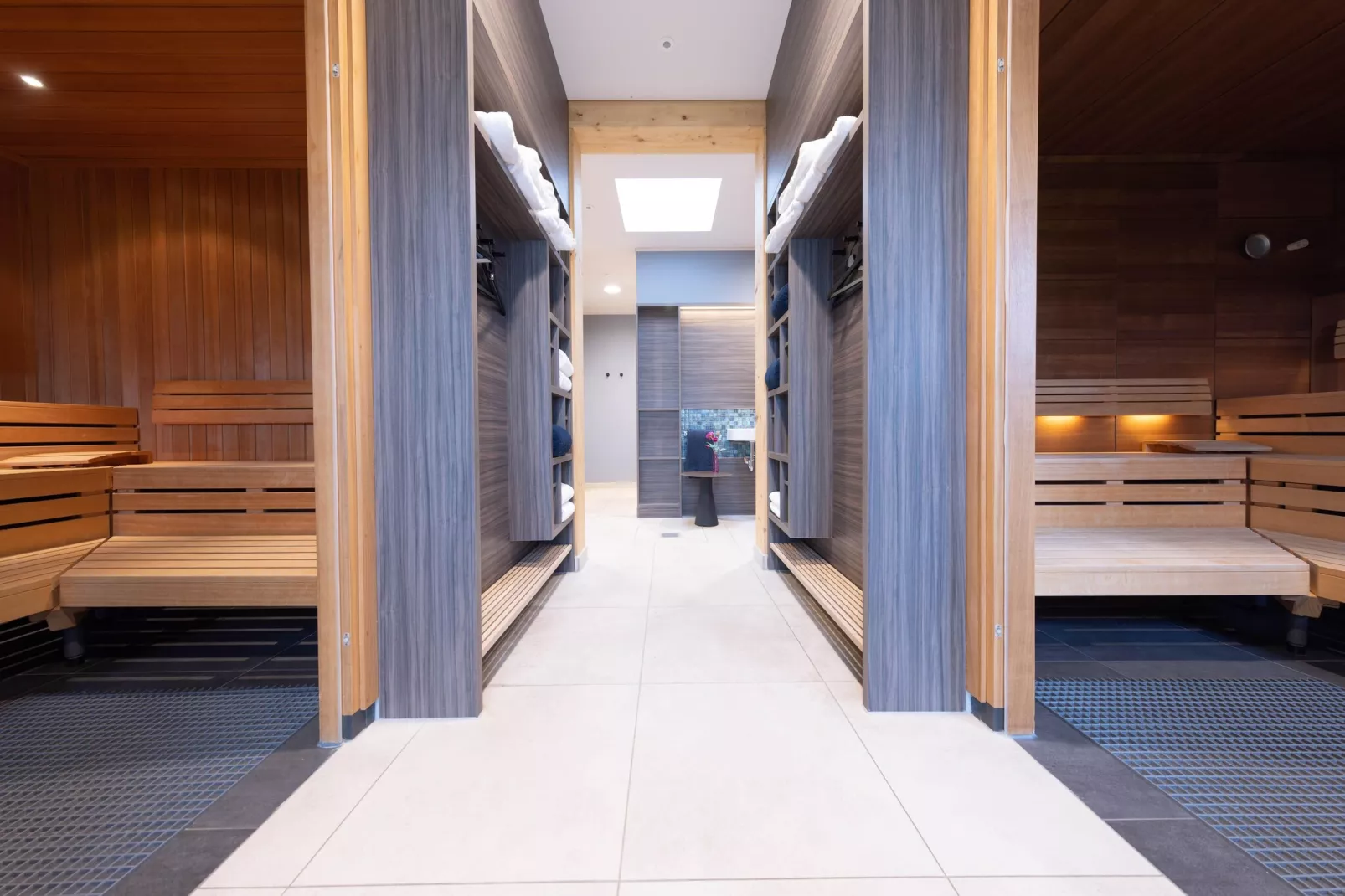 Apartments im MAREMÜRITZ Yachthafen Resort & Spa / Fortuna Suite Müritzblick 2 Personen und 1 Kind 3 - 15 Jahre-Spa