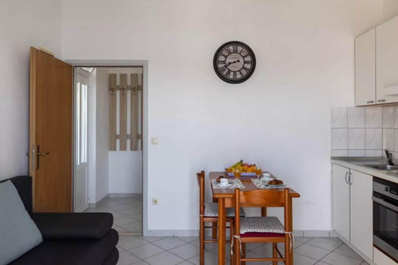 House Rašica - One Bedroom Apartment with Terrace and Sea view (3)-Eetkamer