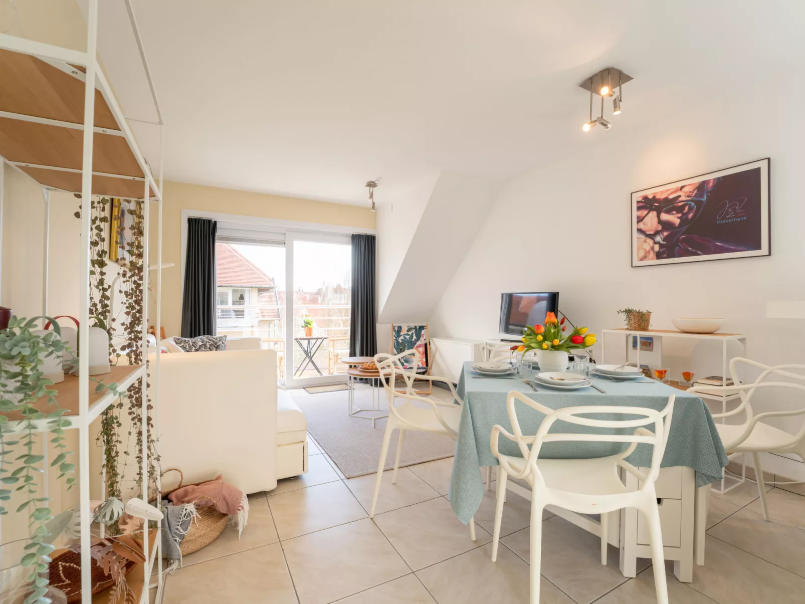 Appartment with beach cabine and parking-Binnen