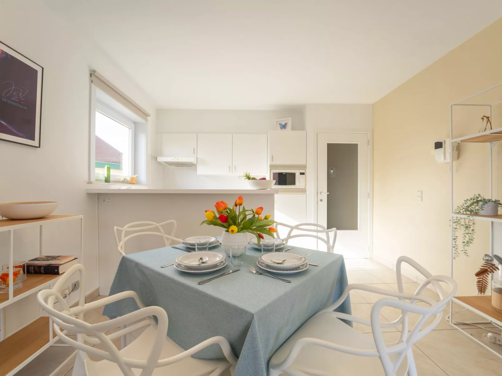 Appartment with beach cabine and parking-Binnen