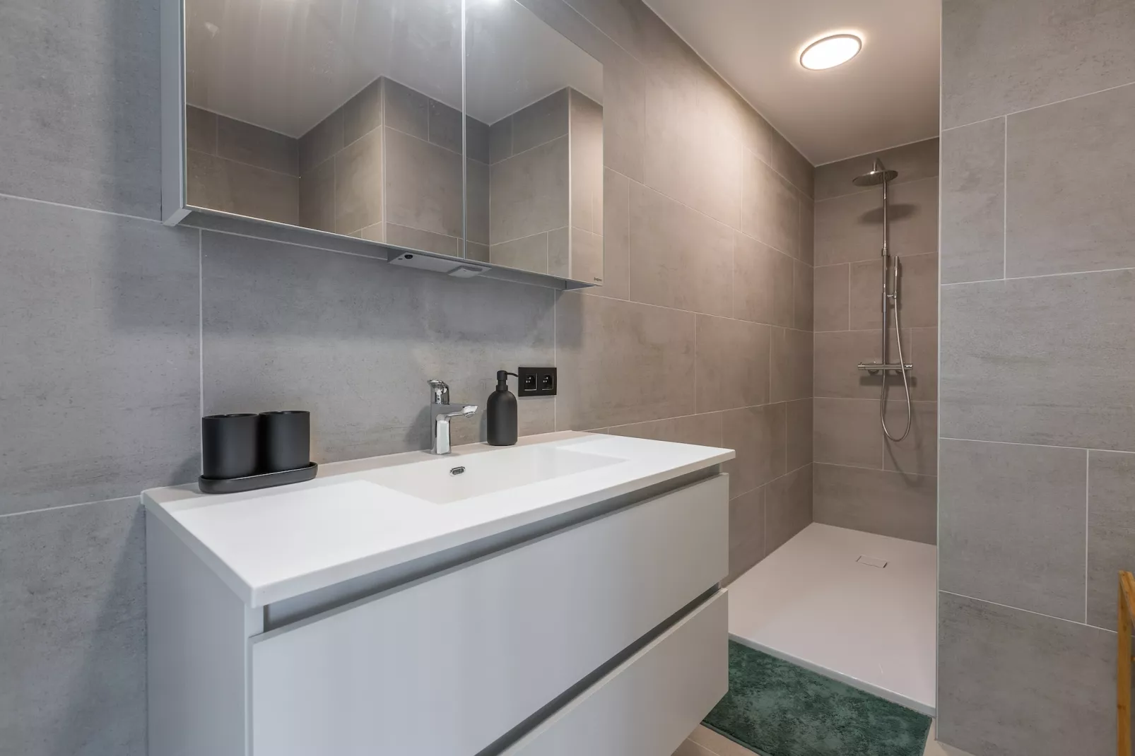 Green Lane The Sun  0401-Badkamer