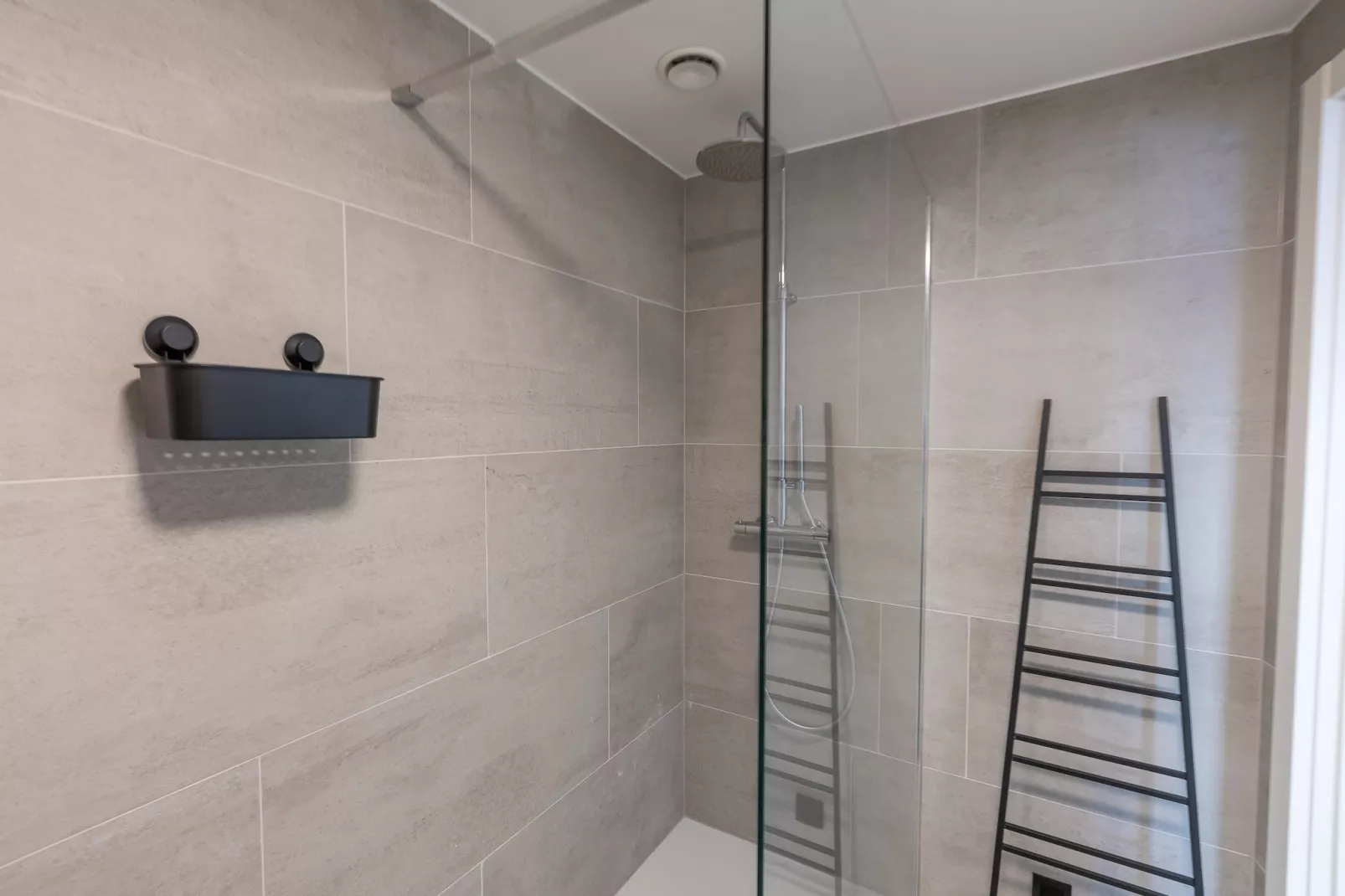 Green Lane The Sun  0401-Badkamer