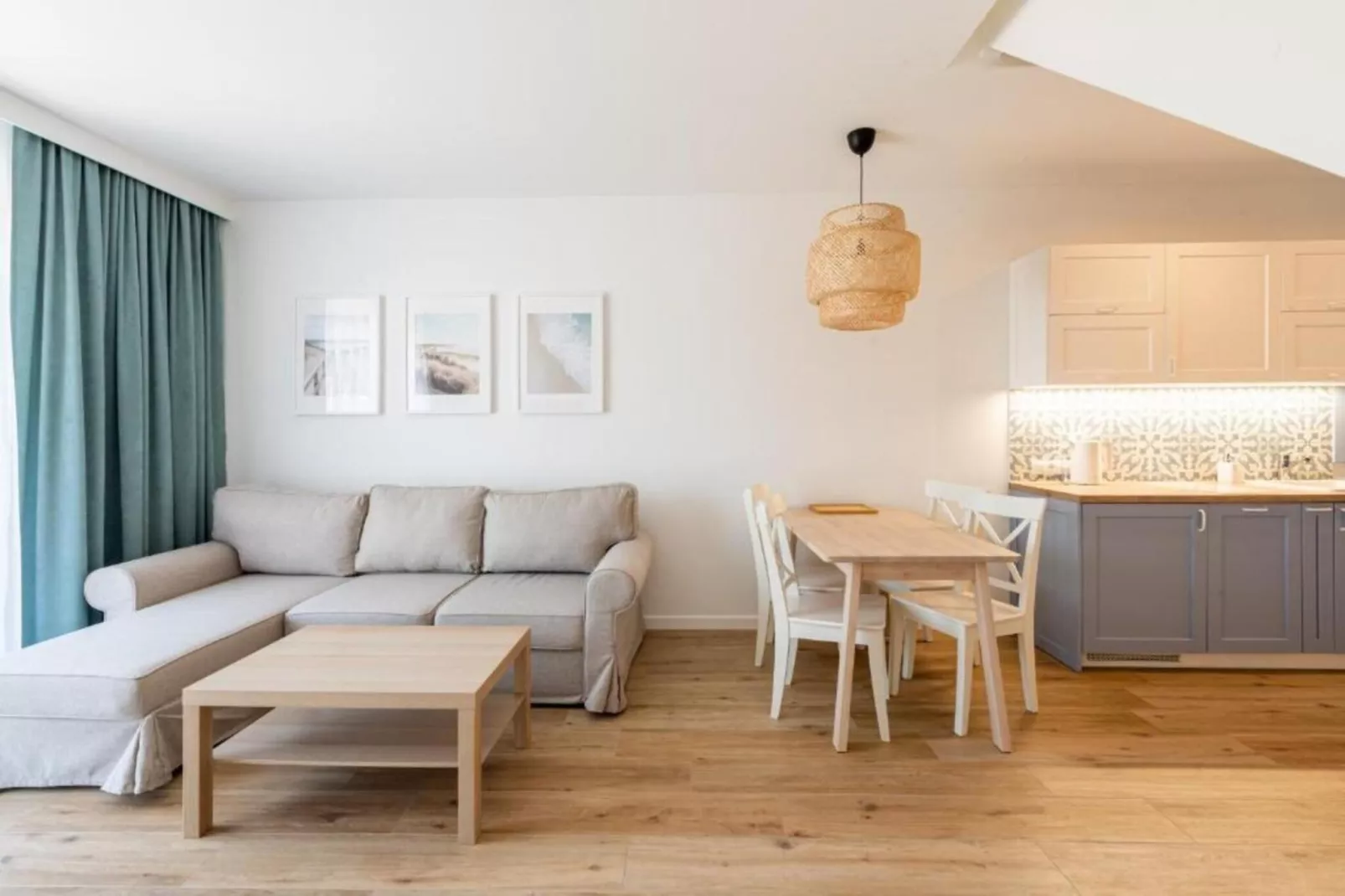 Apartament piątek-piątek dla max 4 osób Grzybowo-Woonkamer