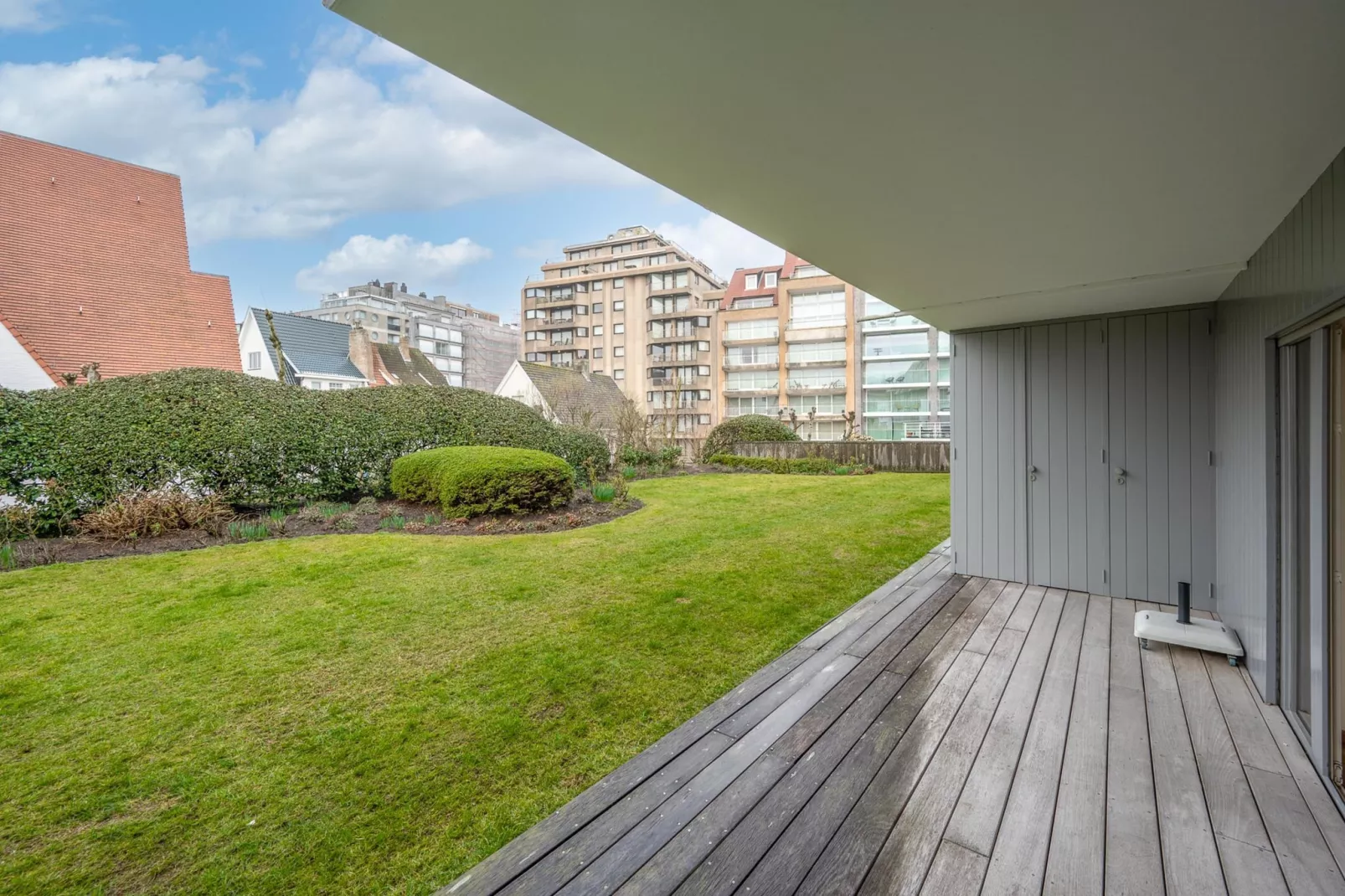 Residence Long Beach-13-Tuinen zomer