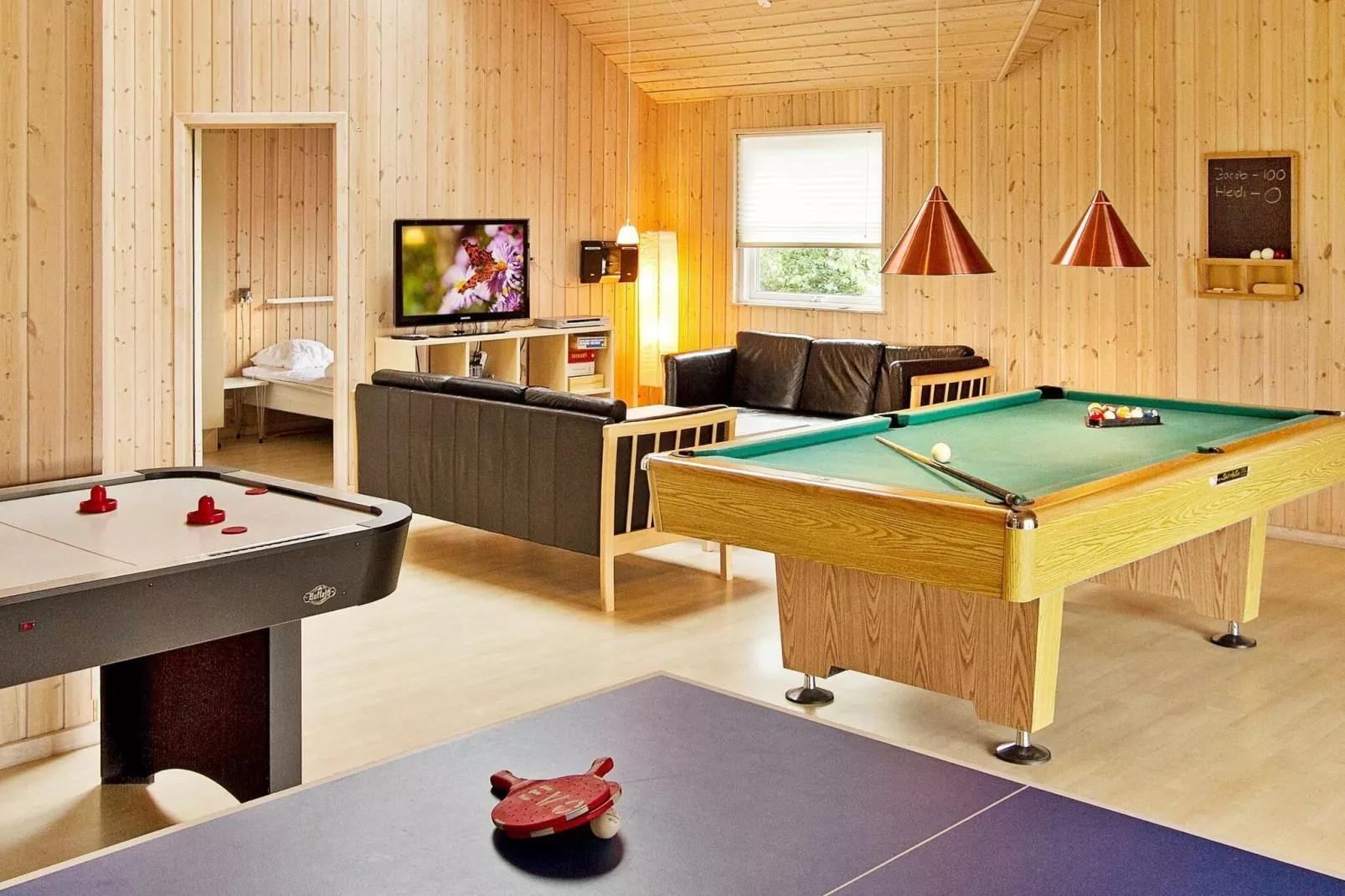 Rustgevend vakantiehuis in Idestrup met een sauna