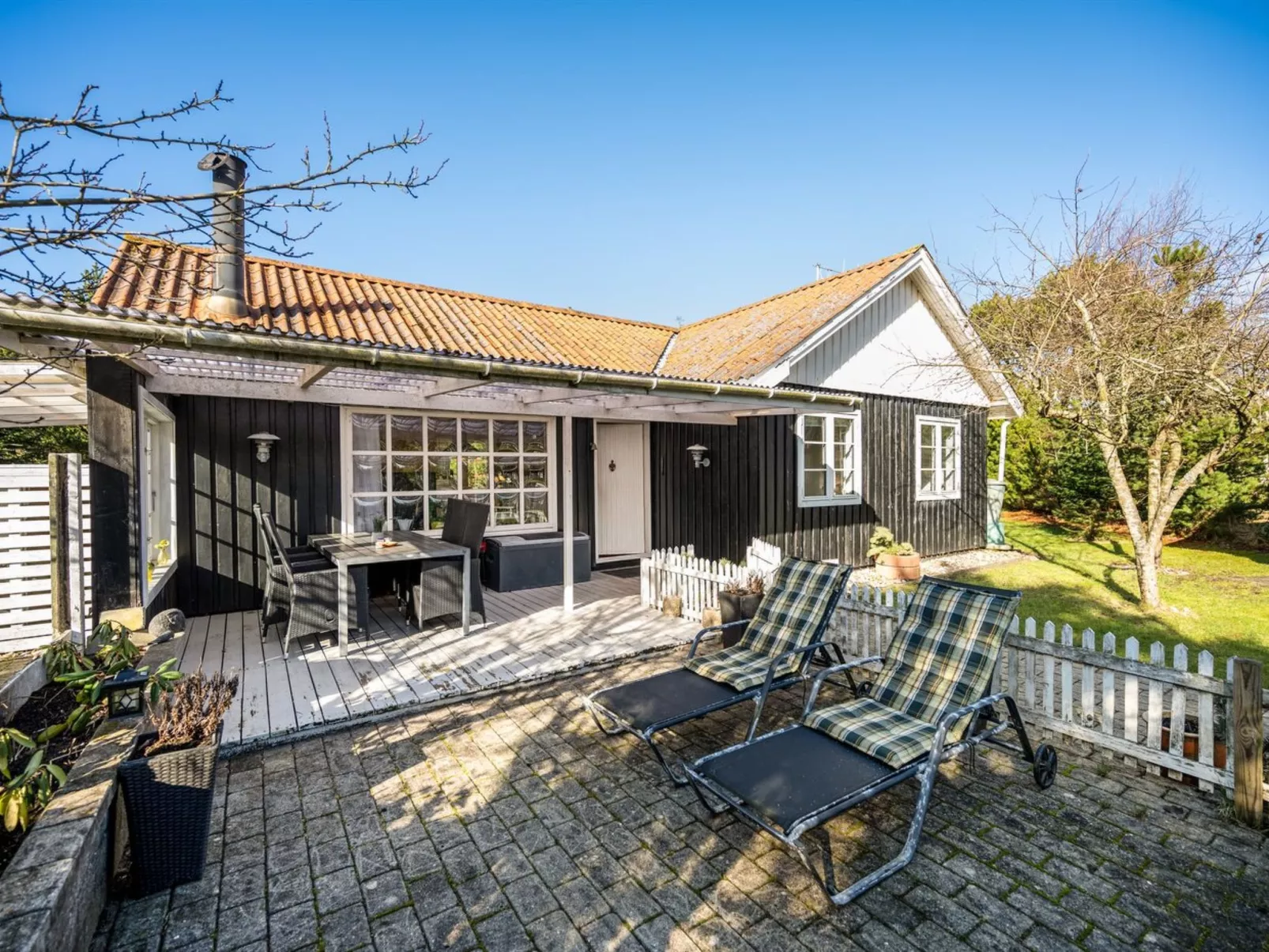 "Adam" - 1.6km from the sea-Buiten