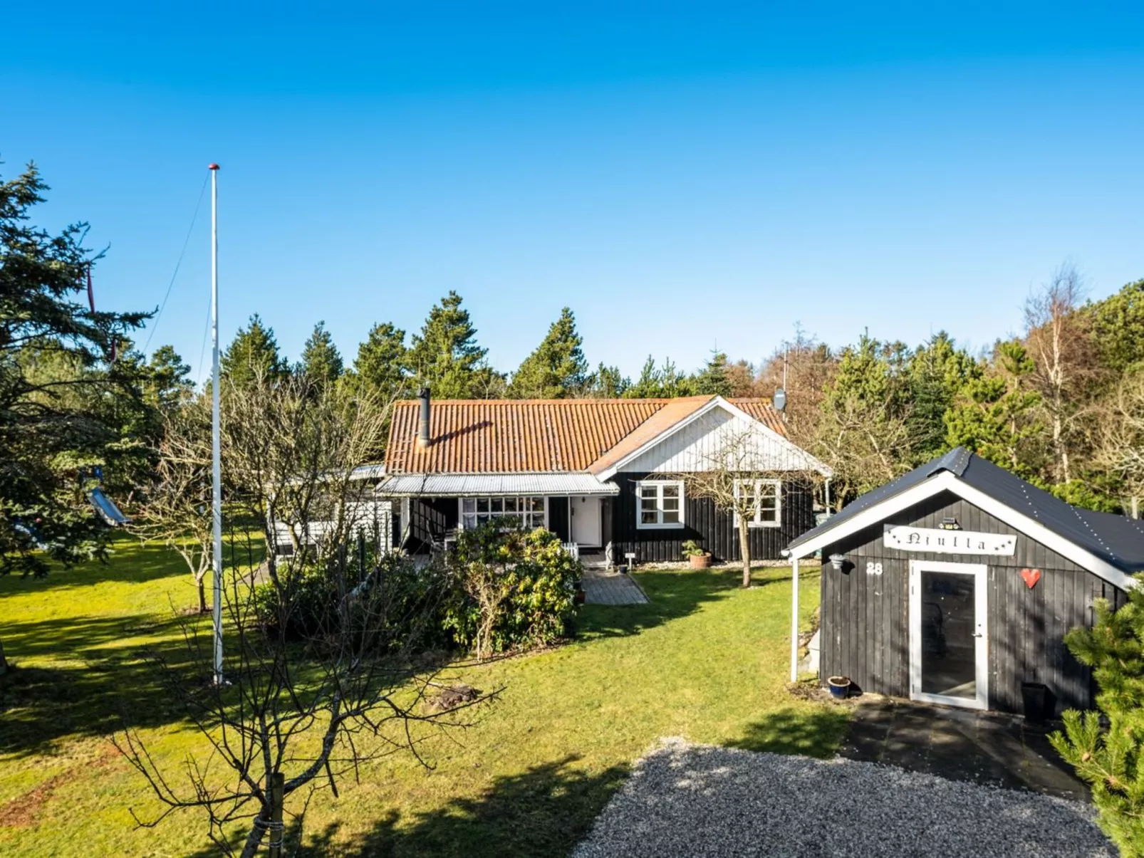 "Adam" - 1.6km from the sea-Buiten