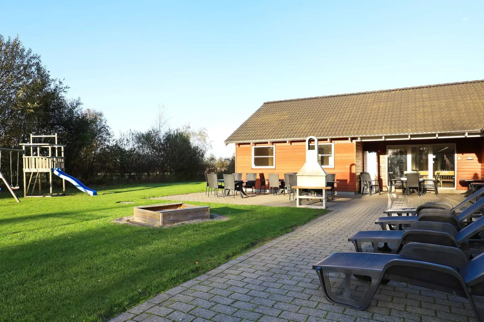 Rustgevend vakantiehuis in Idestrup met een sauna