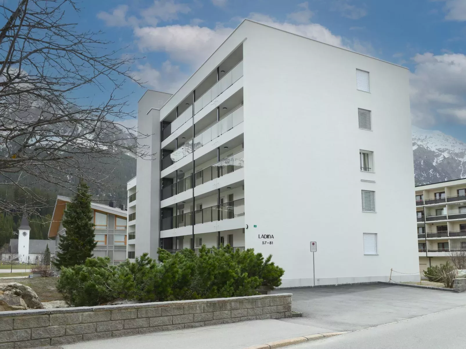 Nr.68 Haus Ladina-Buiten