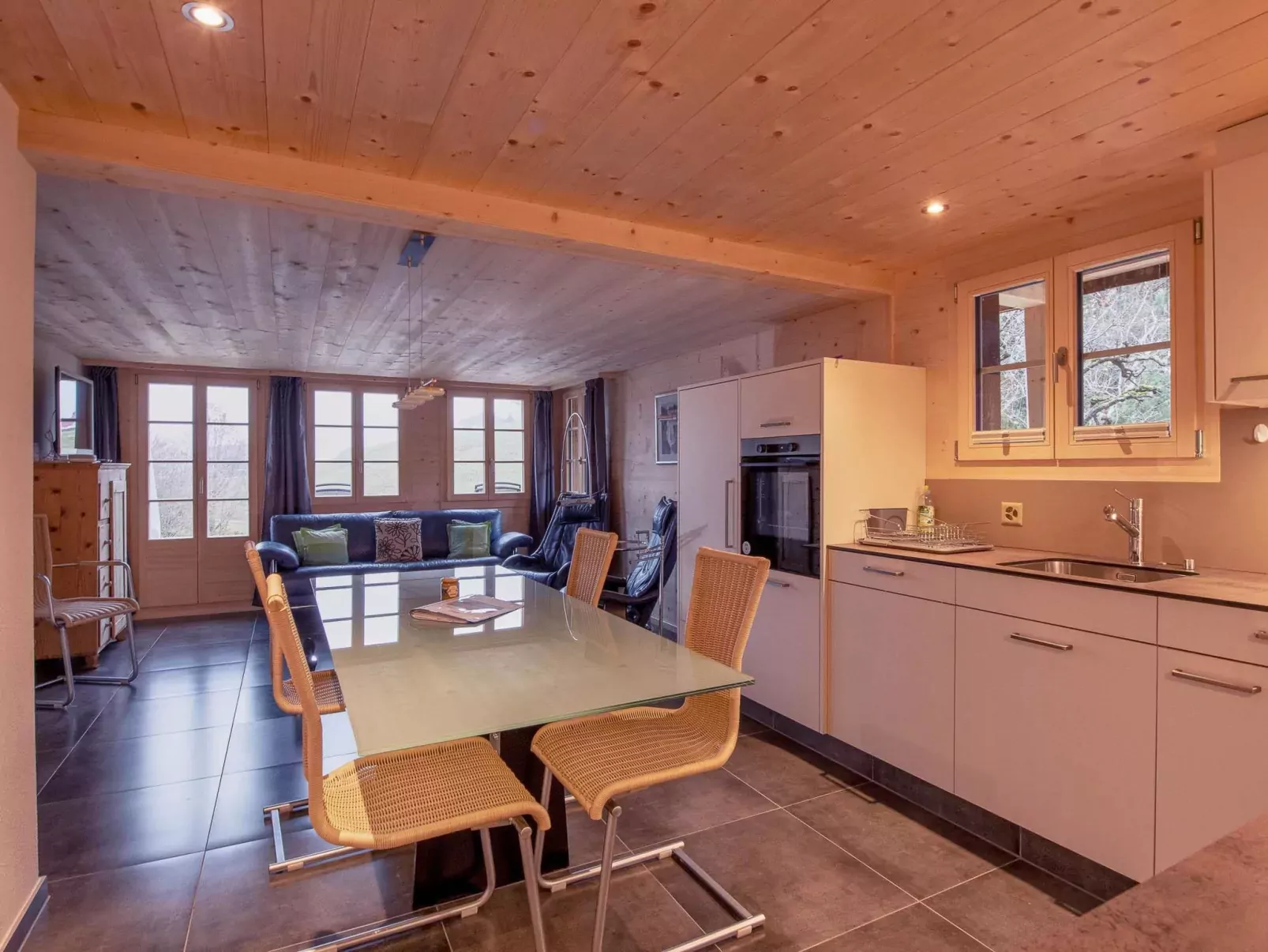 Untere Bühlstrasse 10 - EG - Binnen