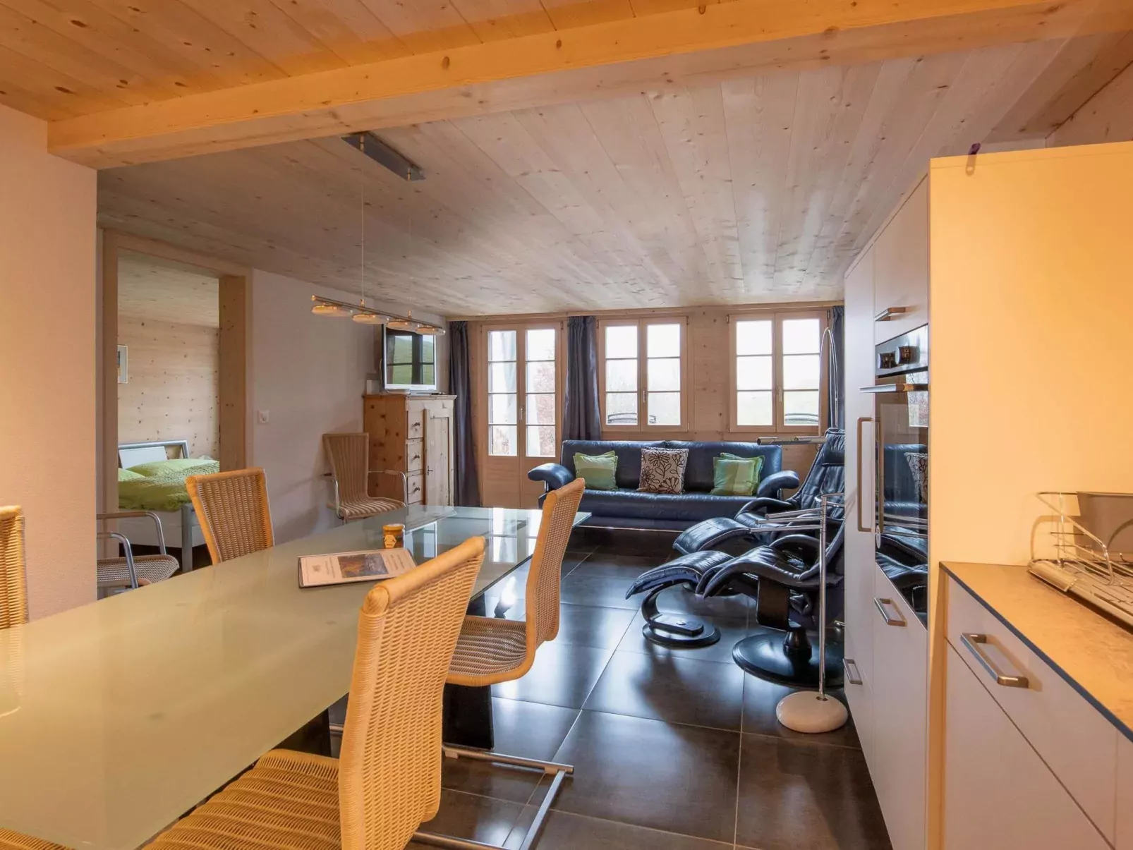 Untere Bühlstrasse 10 - EG - Binnen