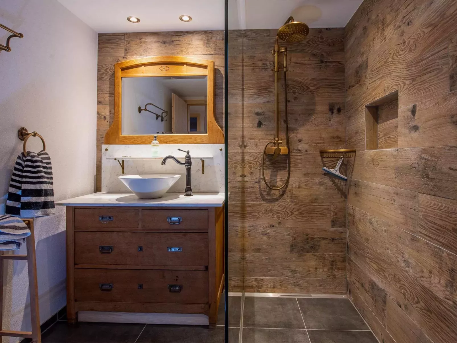 Untere Bühlstrasse 10 - EG - Binnen