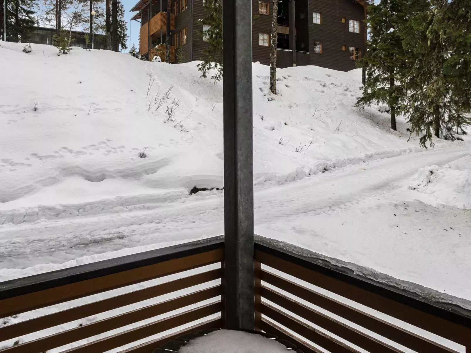 Karhunvartijan linna b11-Buiten