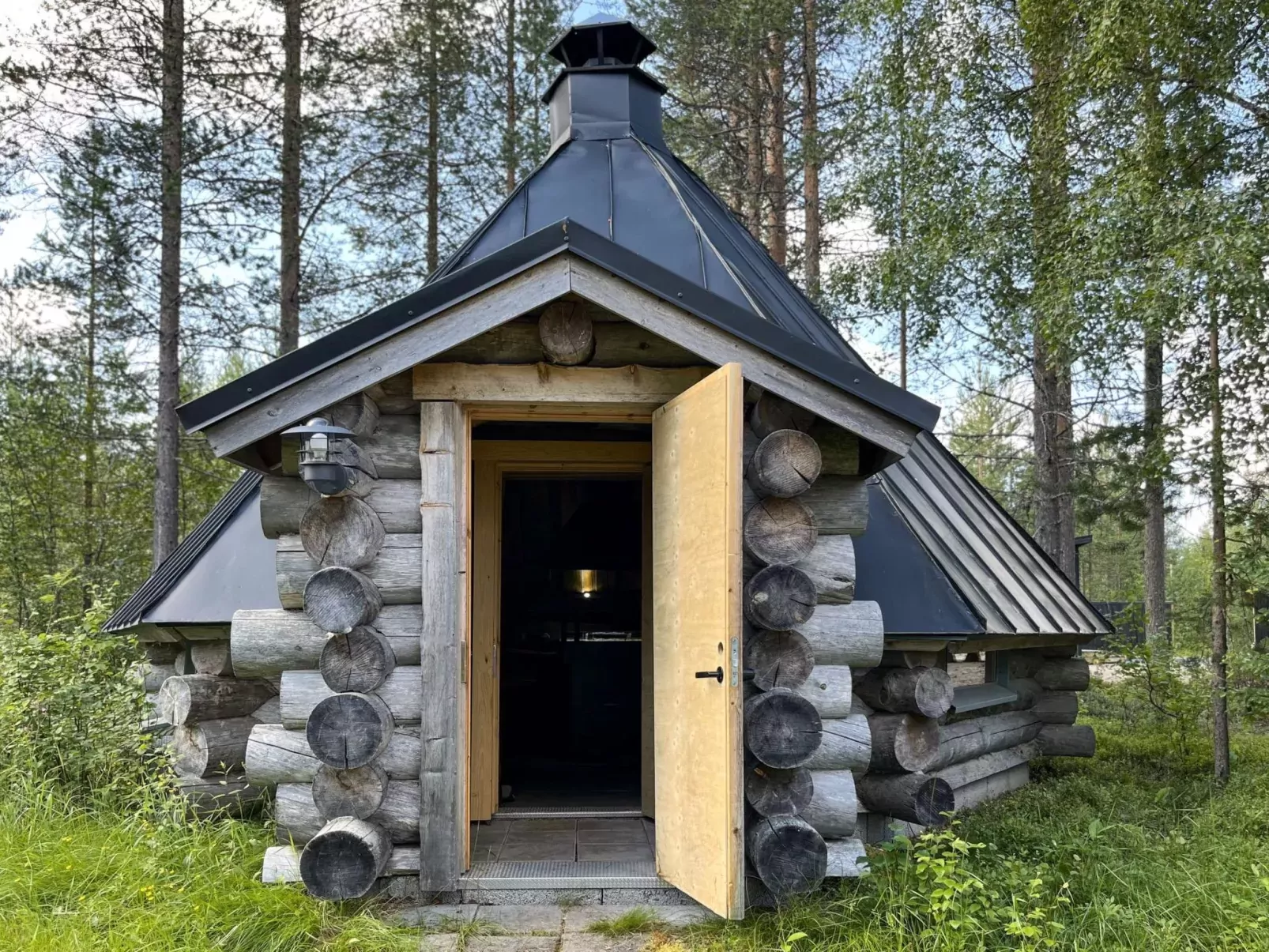 Samruam a kelohuvila-Buiten