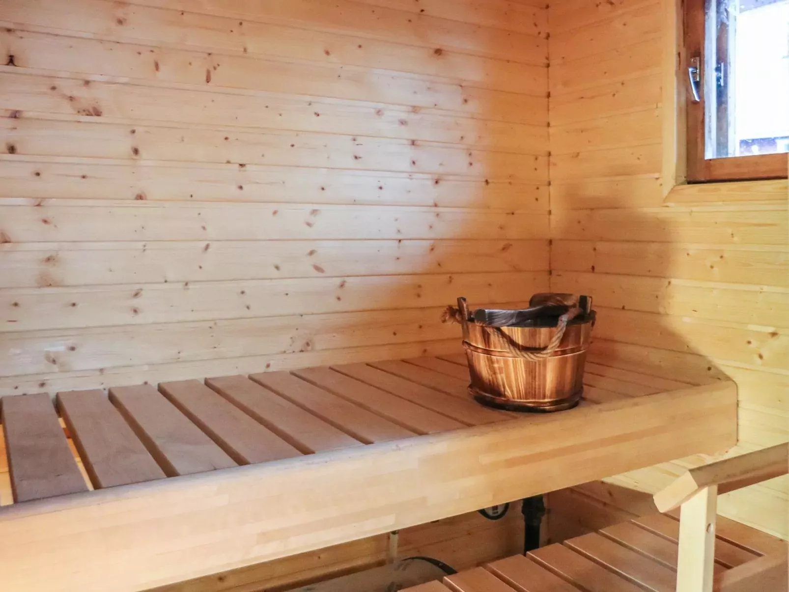 Aurinkoalppi 11a paritalon yläkerta-Binnen
