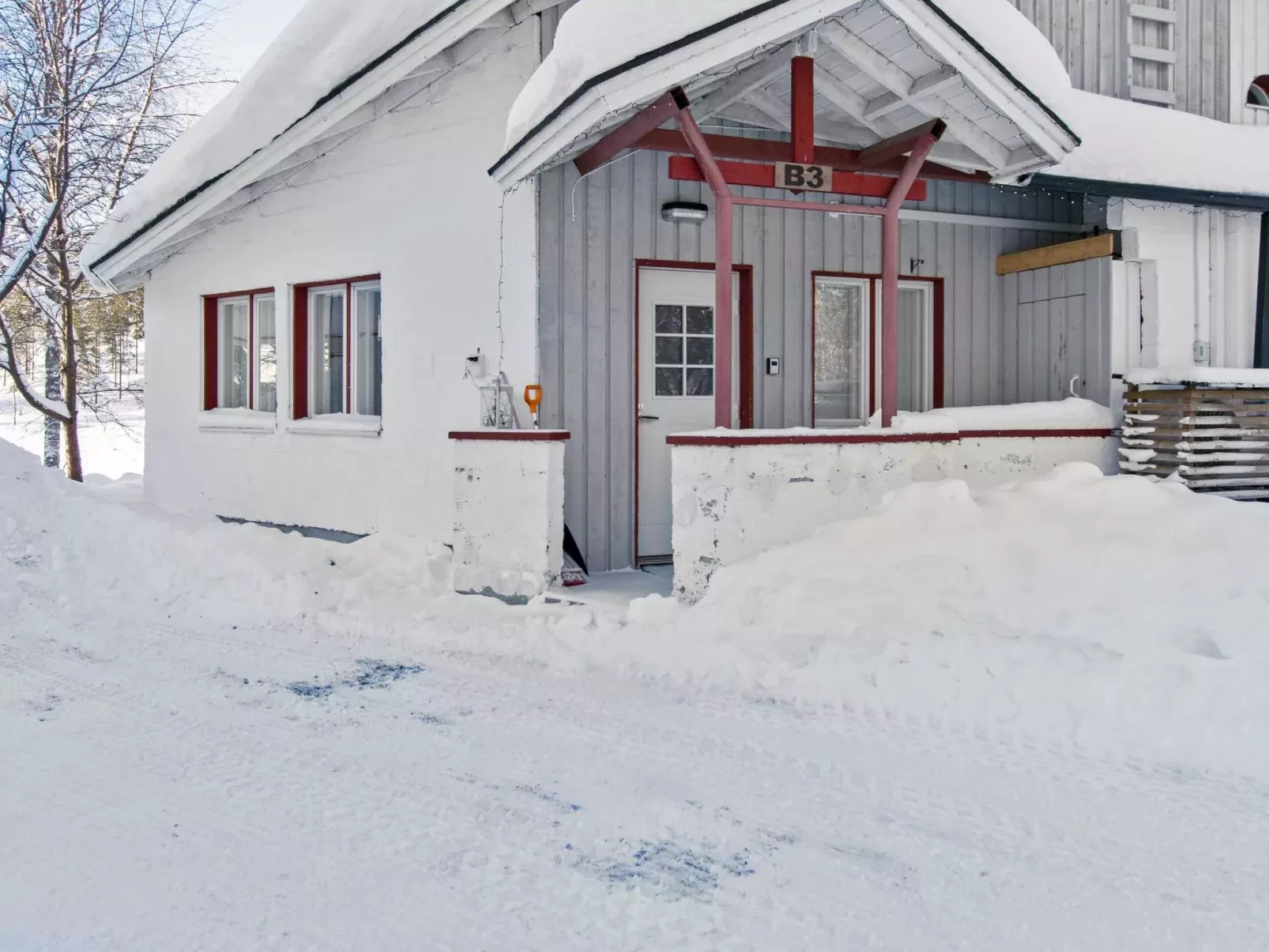 Hallantytär b3 paritalo-Buiten