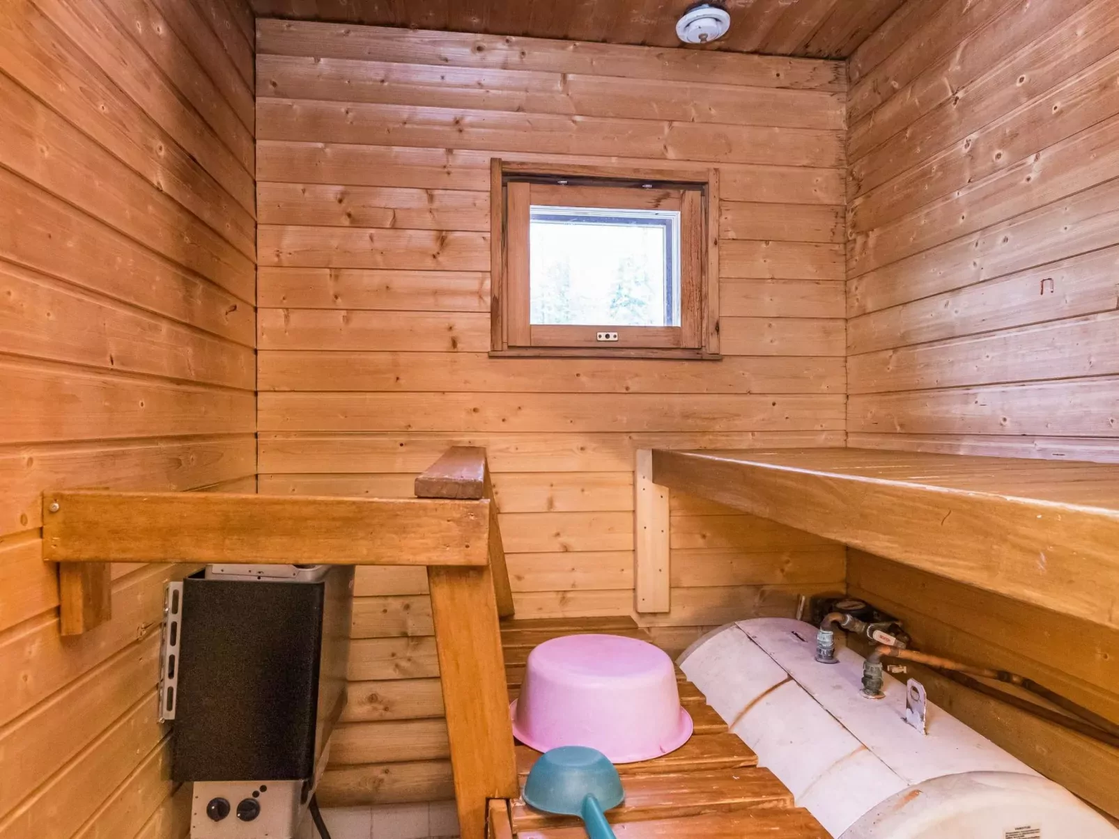 Lomapesä 10a-Binnen