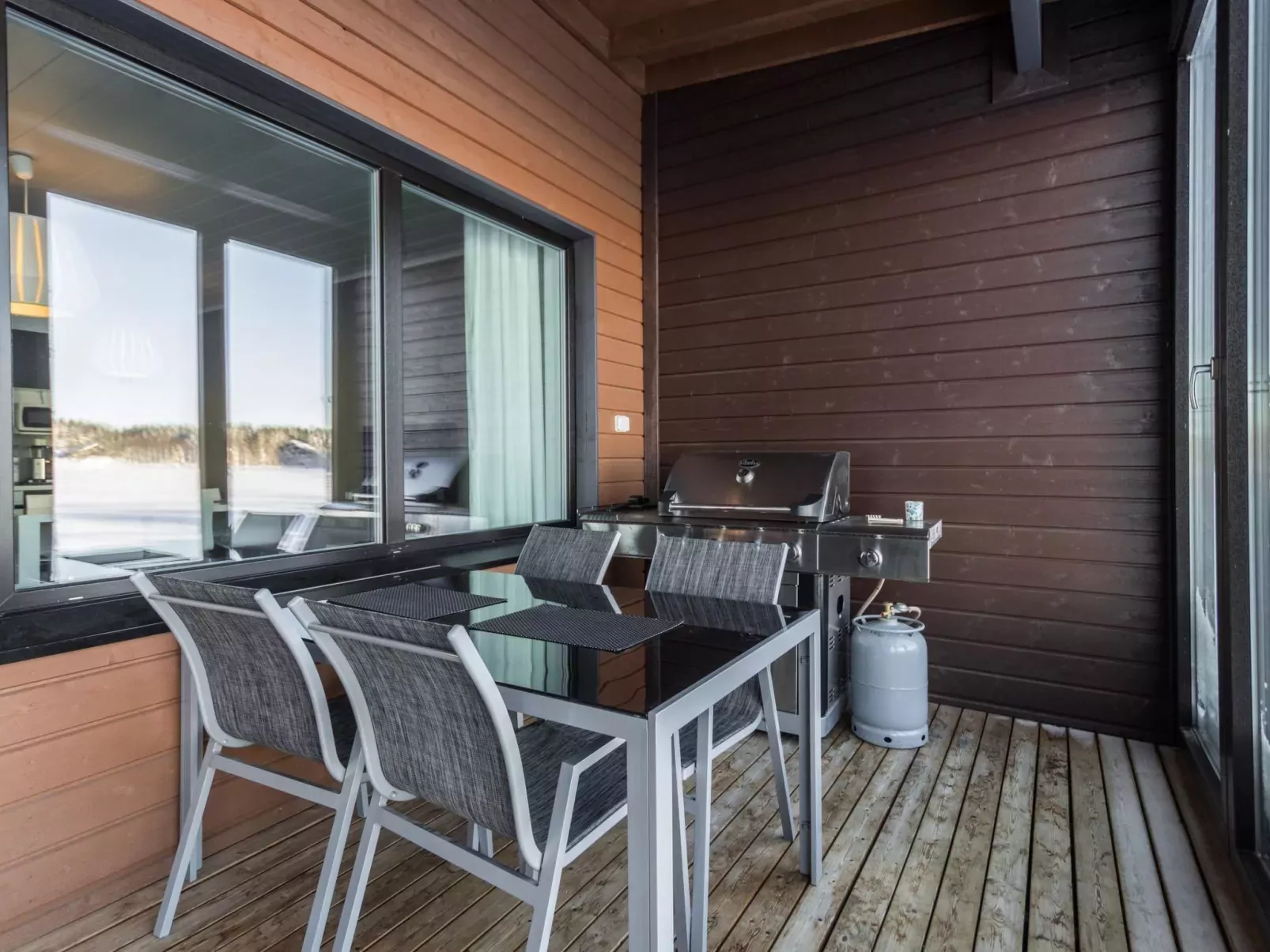 Sun&skivillas 5.-Binnen