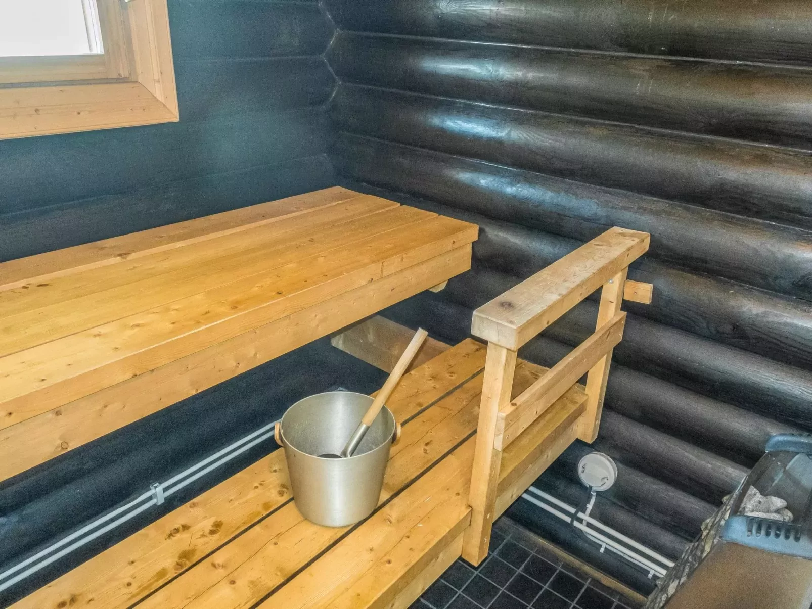Aamunkoin rantatupa-Buiten
