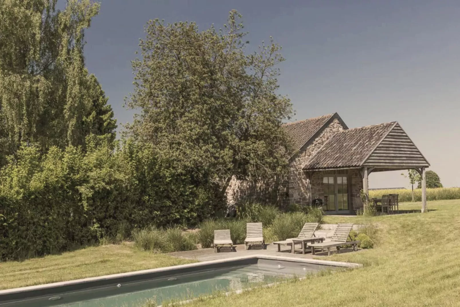 Au Milieu De Nulle Part-Buitenkant zomer