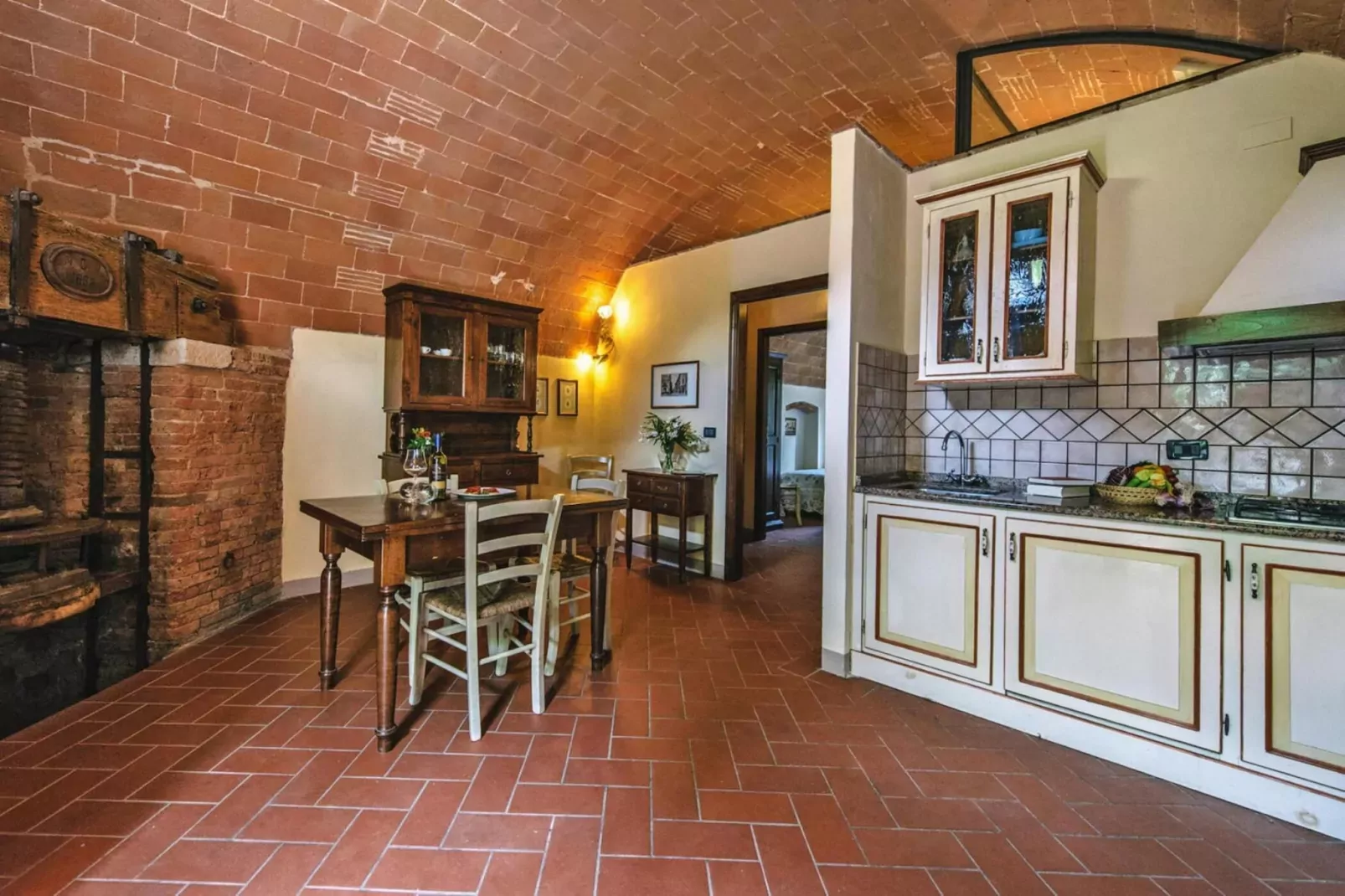 Agri-tourism Tenuta Quarrata, Santo Pietro Belvedere-trilo-Keuken