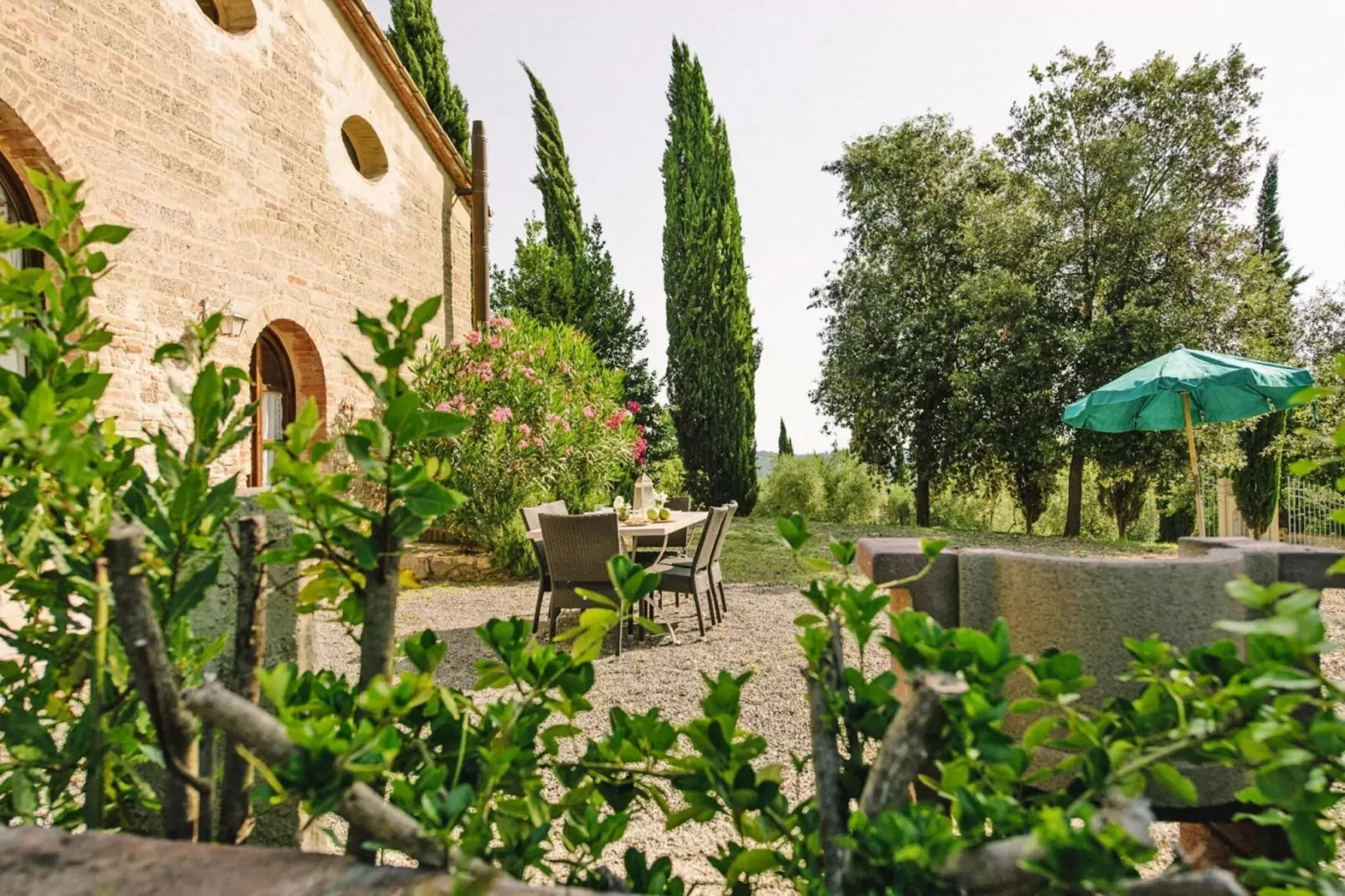 Agri-tourism Tenuta Quarrata, Santo Pietro Belvedere-quadri-Buitenkant zomer