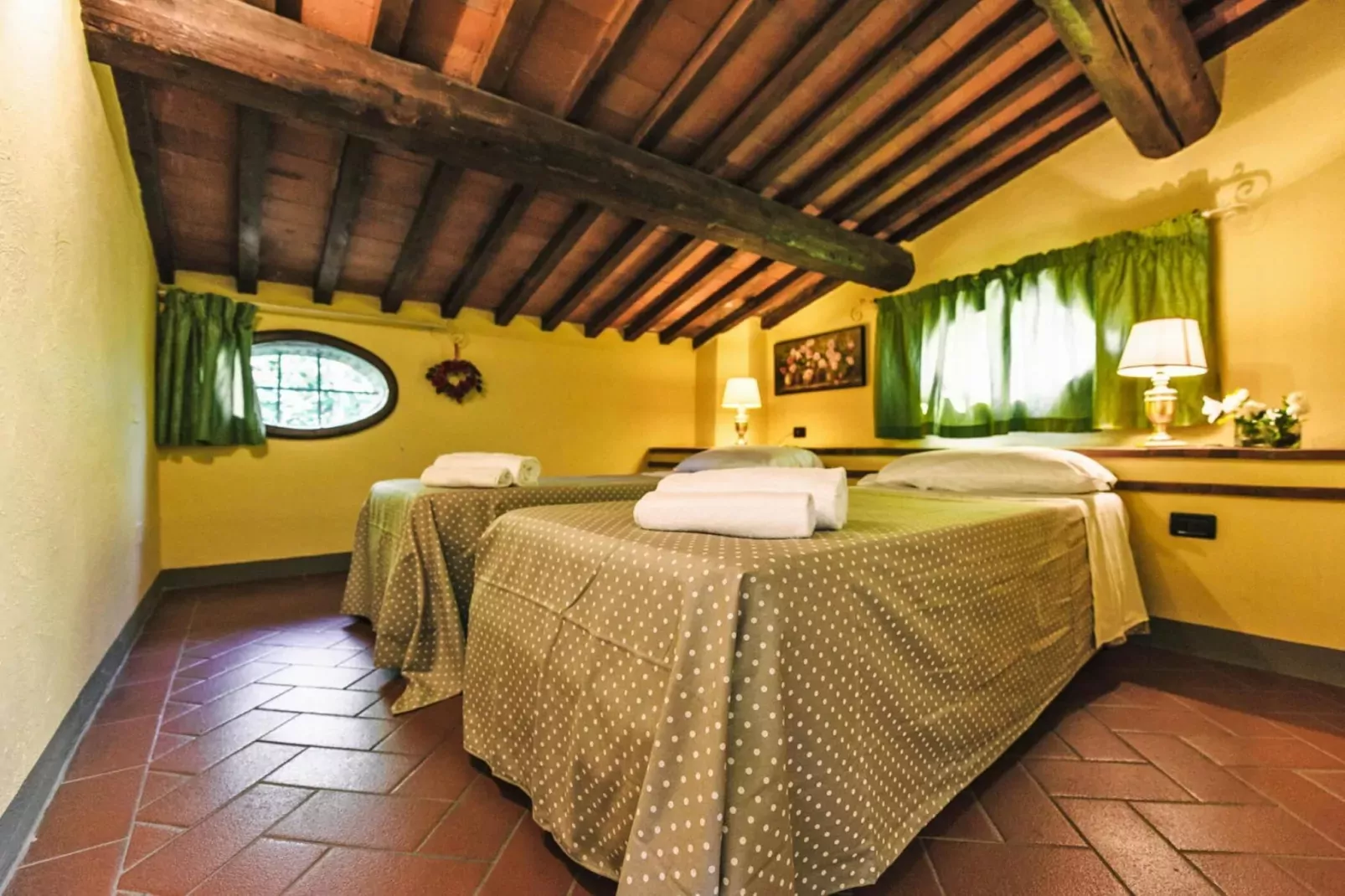 Agri-tourism Tenuta Quarrata, Santo Pietro Belvedere-quadri-Slaapkamer