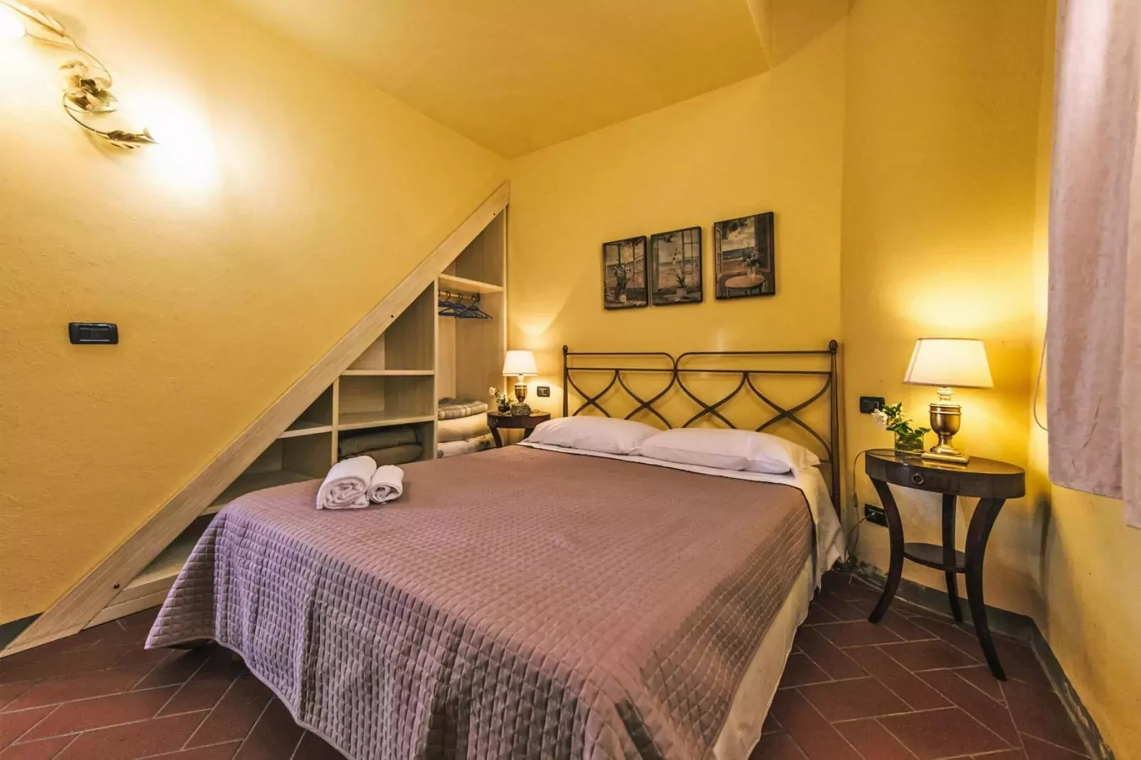 Agri-tourism Tenuta Quarrata, Santo Pietro Belvedere-quadri-Slaapkamer