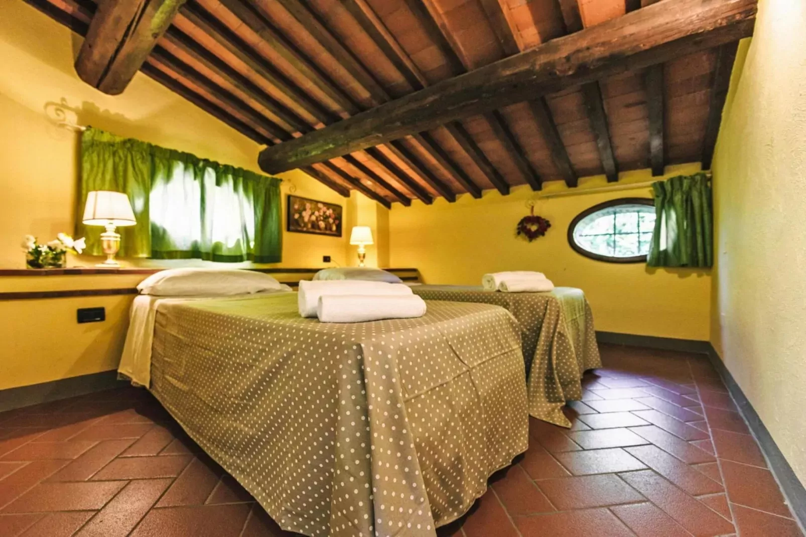 Agri-tourism Tenuta Quarrata, Santo Pietro Belvedere-quadri-Slaapkamer