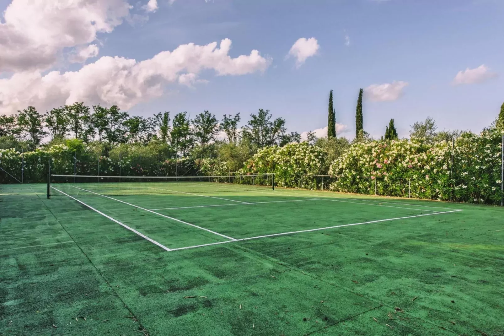Agri-tourism Tenuta Quarrata, Santo Pietro Belvedere-quadri-Parkfaciliteiten
